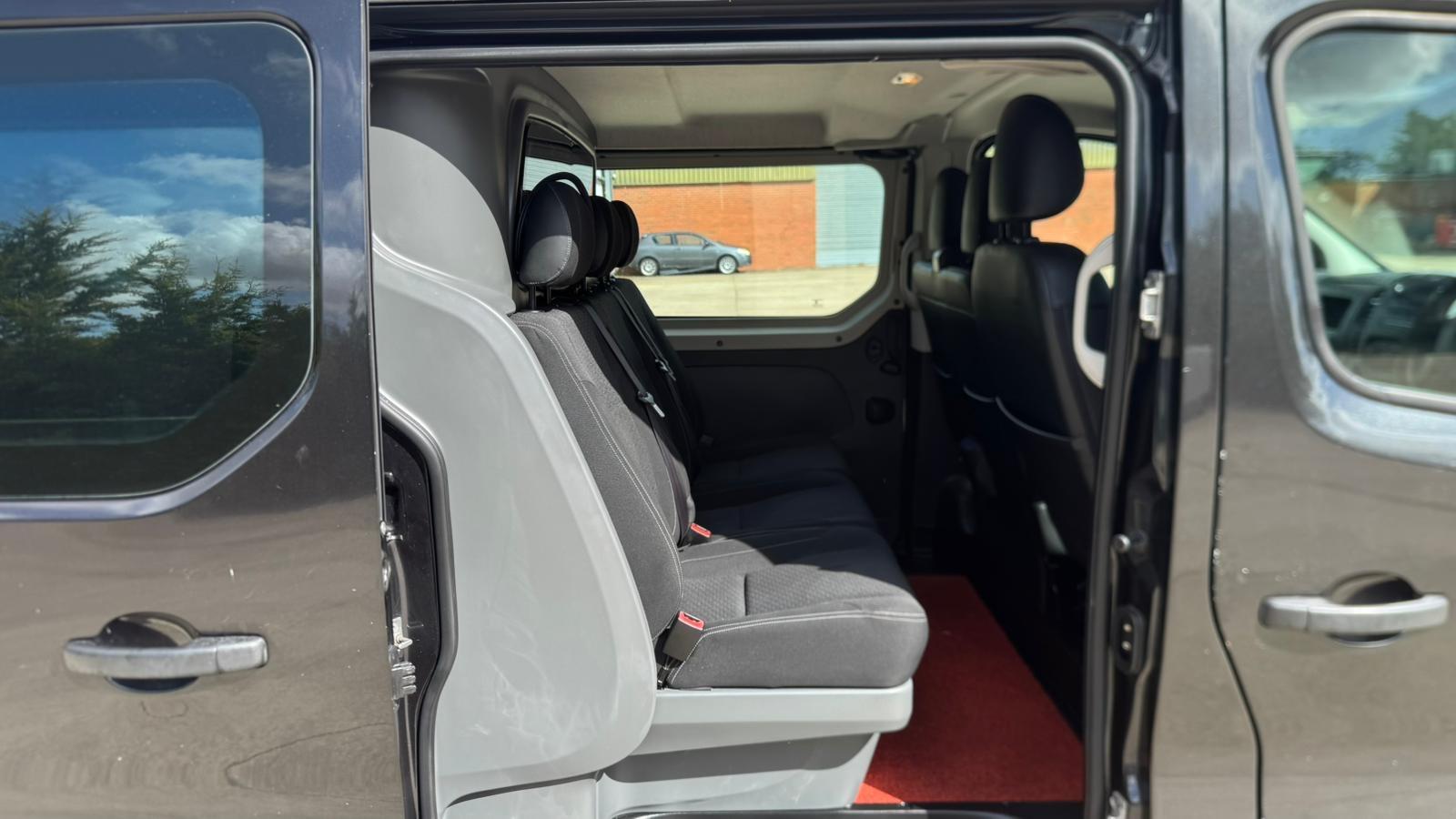Vauxhall Vivaro 1.6 CDTi 2900 BiTurbo ecoFLEX Sportive Crew Van Double Cab 5dr Diesel Manual L2 H1 Euro 5 (s/s) (6 Seat) (120 ps)