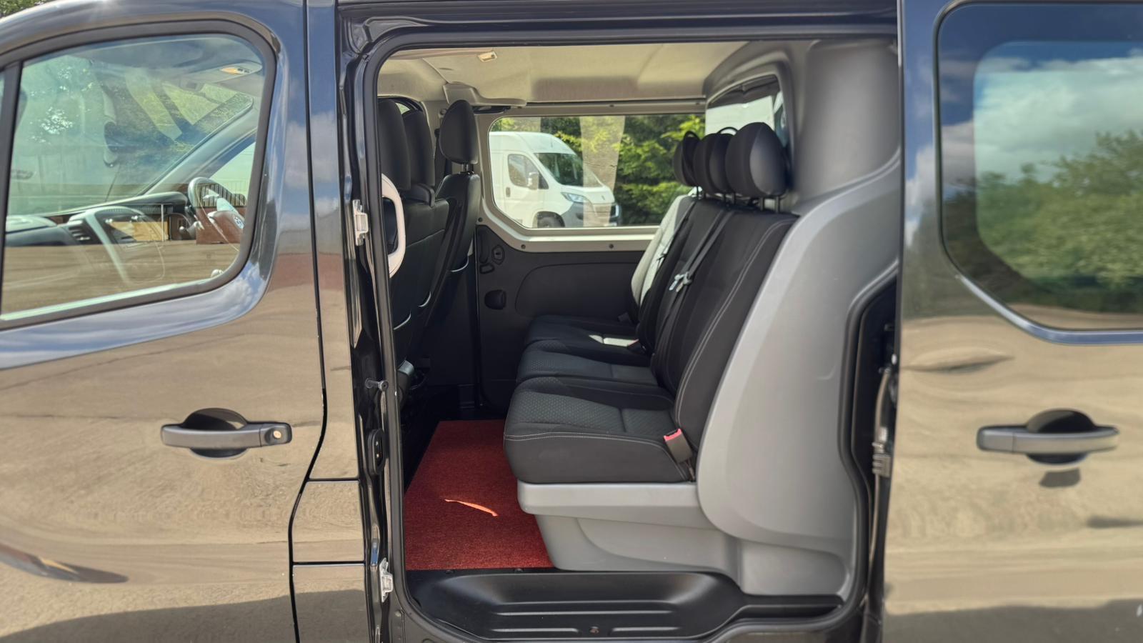 Vauxhall Vivaro 1.6 CDTi 2900 BiTurbo ecoFLEX Sportive Crew Van Double Cab 5dr Diesel Manual L2 H1 Euro 5 (s/s) (6 Seat) (120 ps)