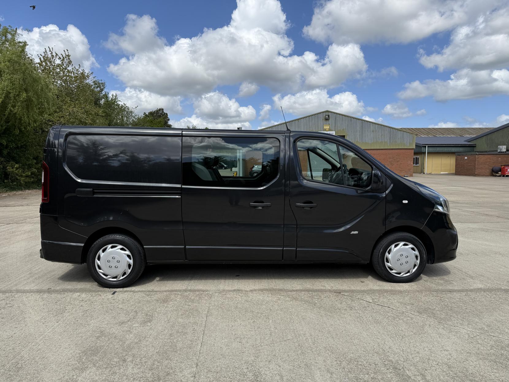 Vauxhall Vivaro 1.6 CDTi 2900 BiTurbo ecoFLEX Sportive Crew Van Double Cab 5dr Diesel Manual L2 H1 Euro 5 (s/s) (6 Seat) (120 ps)