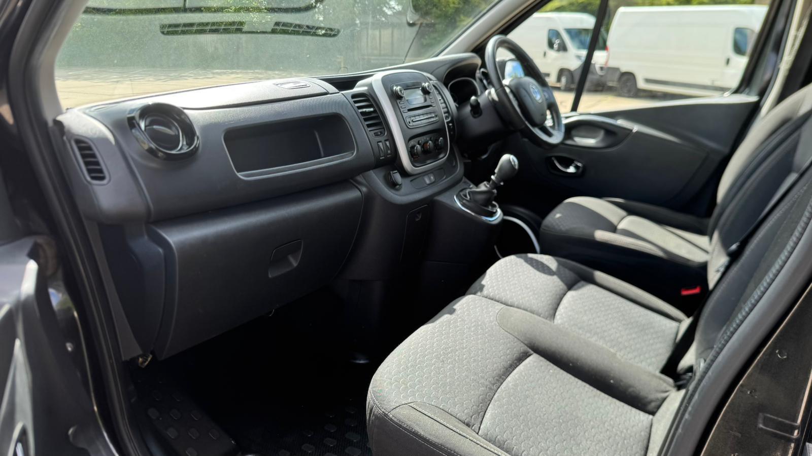 Vauxhall Vivaro 1.6 CDTi 2900 BiTurbo ecoFLEX Sportive Crew Van Double Cab 5dr Diesel Manual L2 H1 Euro 5 (s/s) (6 Seat) (120 ps)