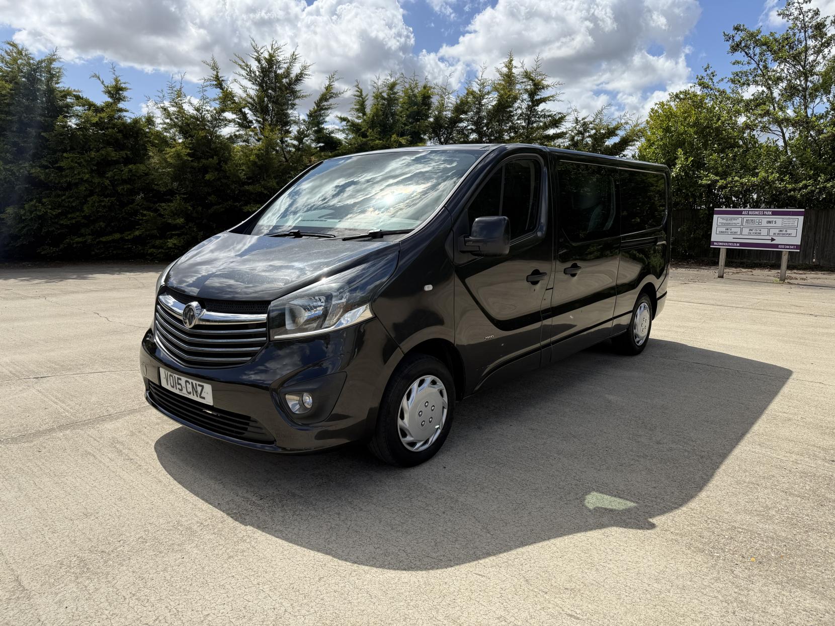 Vauxhall Vivaro 1.6 CDTi 2900 BiTurbo ecoFLEX Sportive Crew Van Double Cab 5dr Diesel Manual L2 H1 Euro 5 (s/s) (6 Seat) (120 ps)