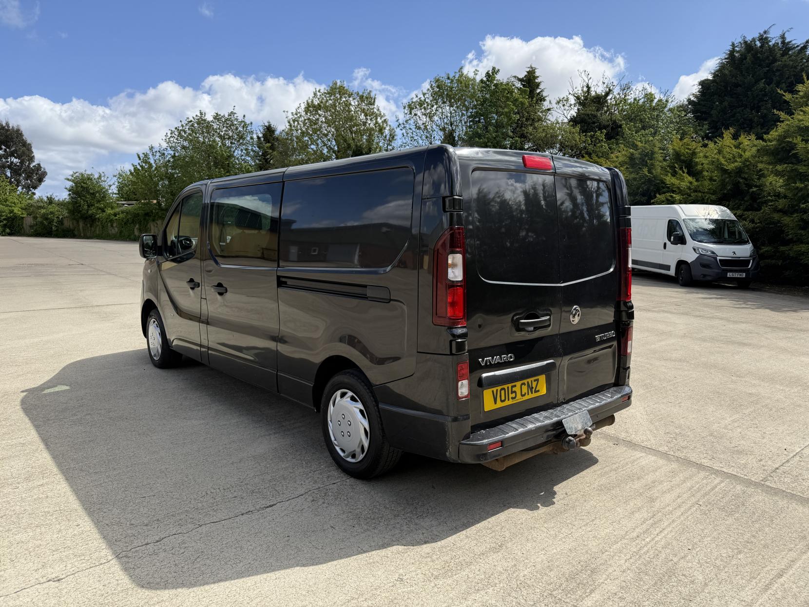 Vauxhall Vivaro 1.6 CDTi 2900 BiTurbo ecoFLEX Sportive Crew Van Double Cab 5dr Diesel Manual L2 H1 Euro 5 (s/s) (6 Seat) (120 ps)