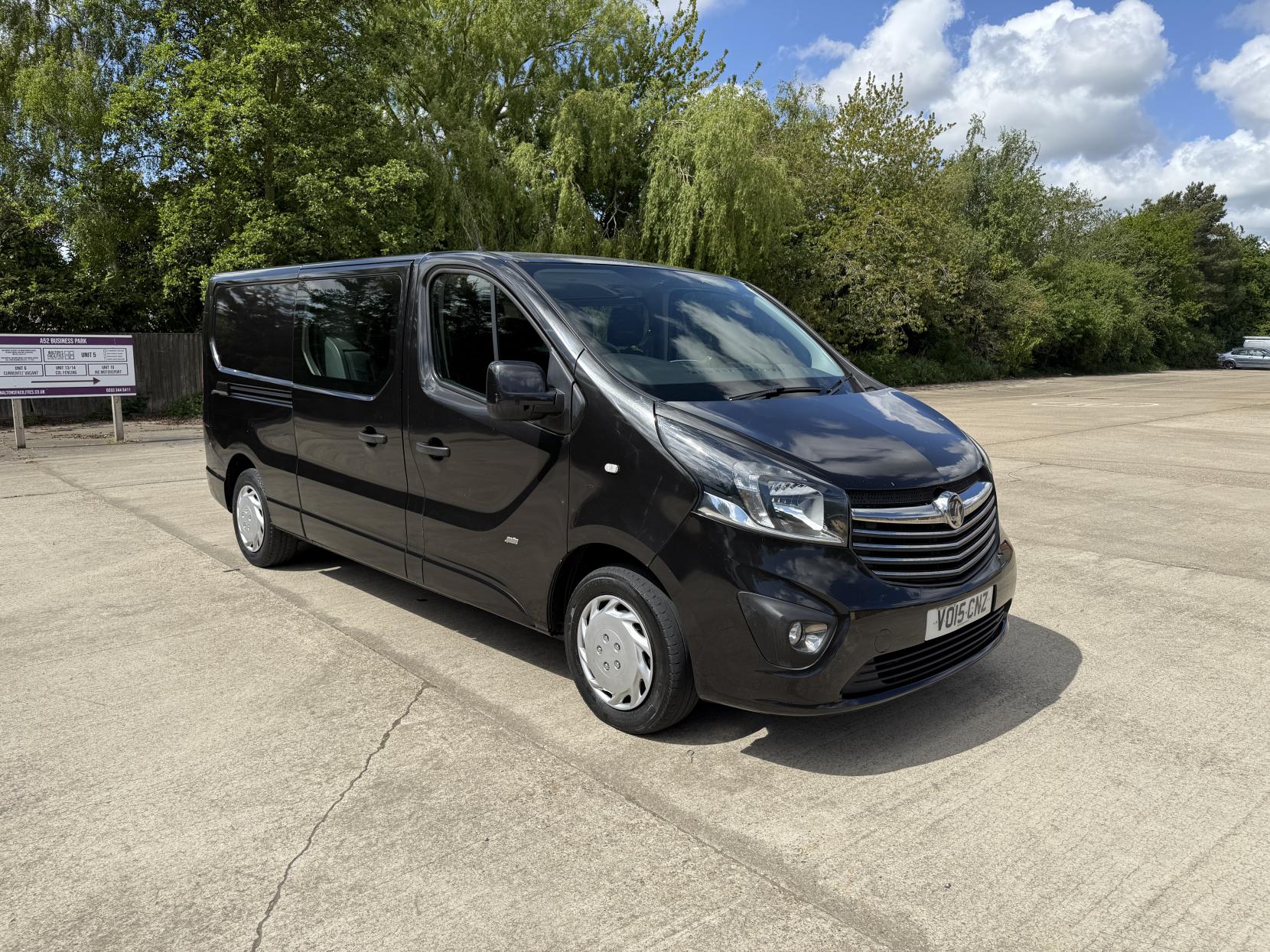 Vauxhall Vivaro 1.6 CDTi 2900 BiTurbo ecoFLEX Sportive Crew Van Double Cab 5dr Diesel Manual L2 H1 Euro 5 (s/s) (6 Seat) (120 ps)