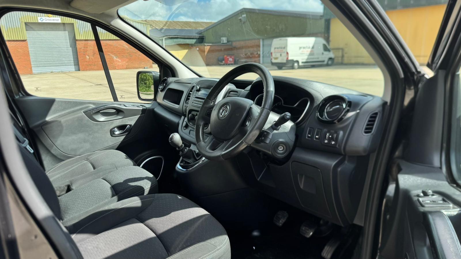 Vauxhall Vivaro 1.6 CDTi 2900 BiTurbo ecoFLEX Sportive Crew Van Double Cab 5dr Diesel Manual L2 H1 Euro 5 (s/s) (6 Seat) (120 ps)