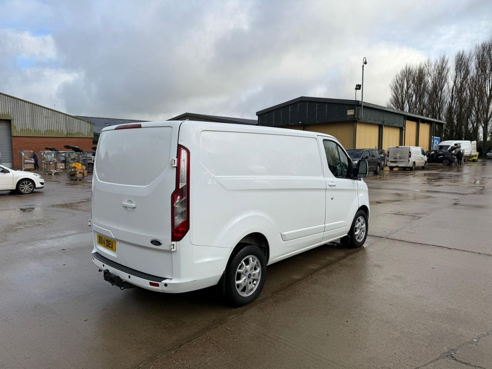 Ford Transit Custom 2.2 TDCi 270 Limited Panel Van 5dr Diesel Manual L1 H1 (186 g/km, 123 bhp)