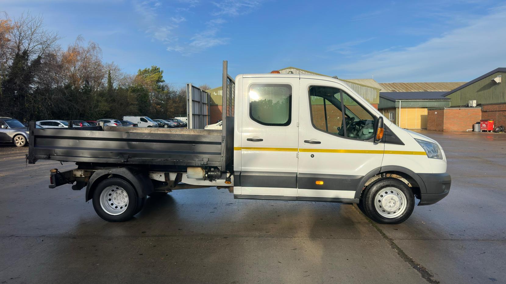 Ford Transit 2.2 TDCi 350 Chassis Double Cab Tipper 4dr Diesel Manual RWD L3 H1 Euro 6 (125 ps) Ulez Compliant