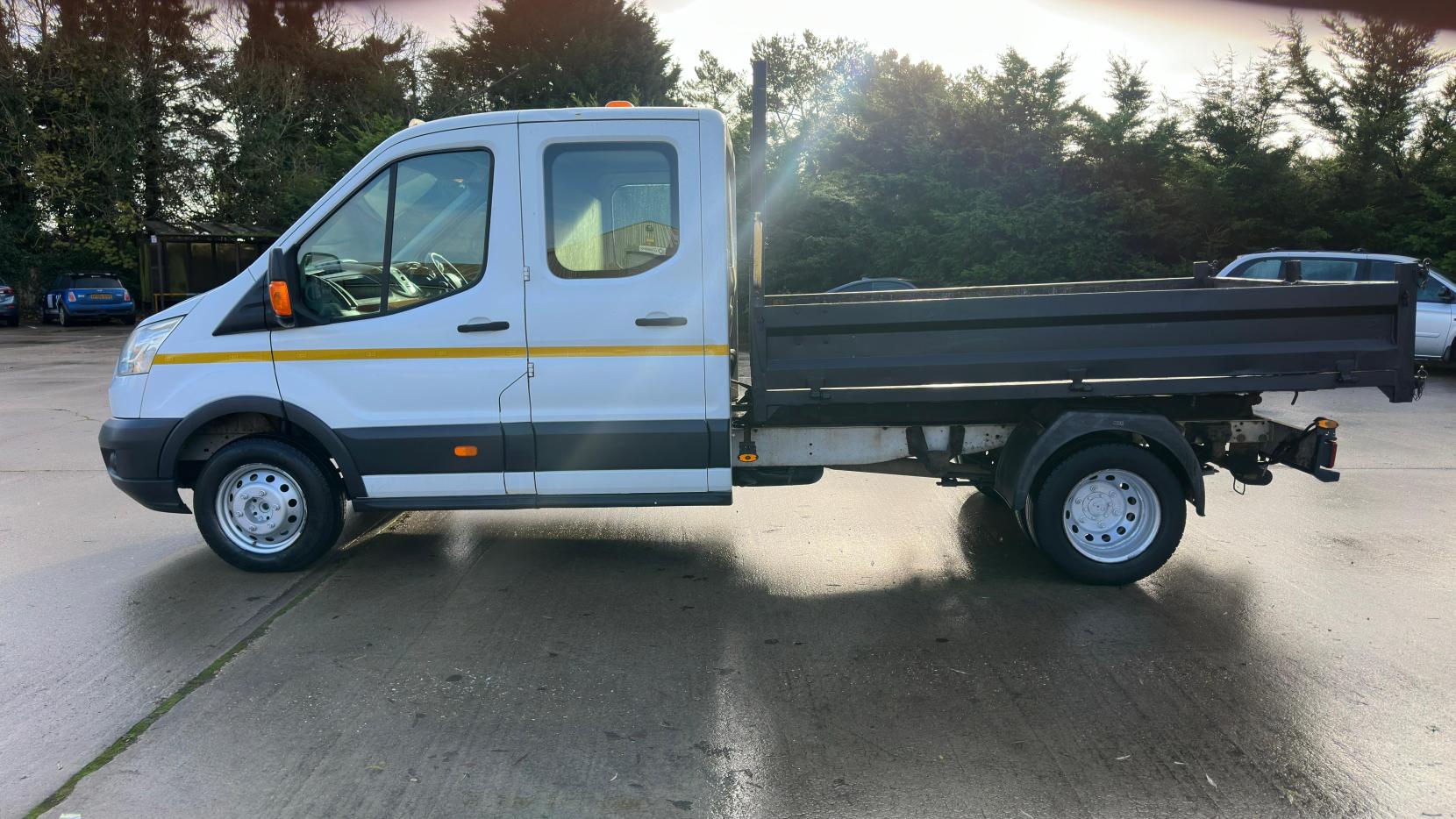 Ford Transit 2.2 TDCi 350 Chassis Double Cab Tipper 4dr Diesel Manual RWD L3 H1 Euro 6 (125 ps) Ulez Compliant