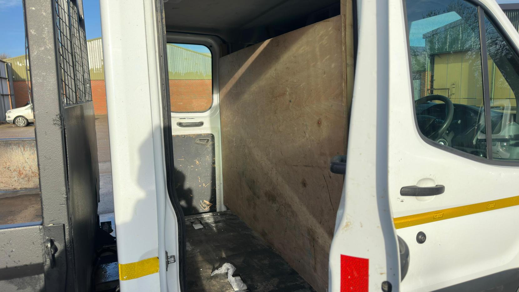 Ford Transit 2.2 TDCi 350 Chassis Double Cab Tipper 4dr Diesel Manual RWD L3 H1 Euro 6 (125 ps) Ulez Compliant