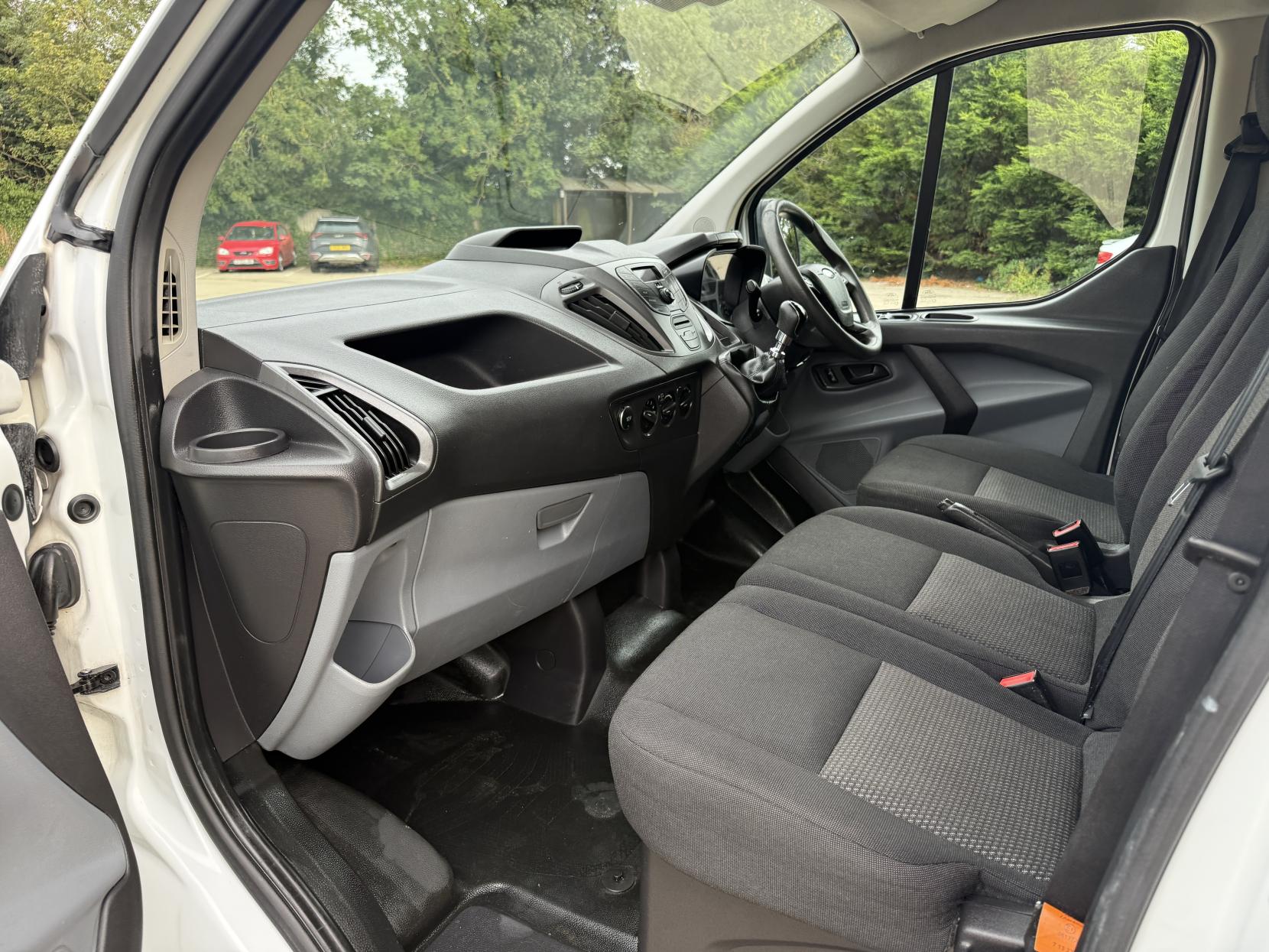 Ford Transit Custom 2.0 TDCi 290 Panel Van 5dr Diesel Manual L1 H1 (157 g/km, 104 bhp)