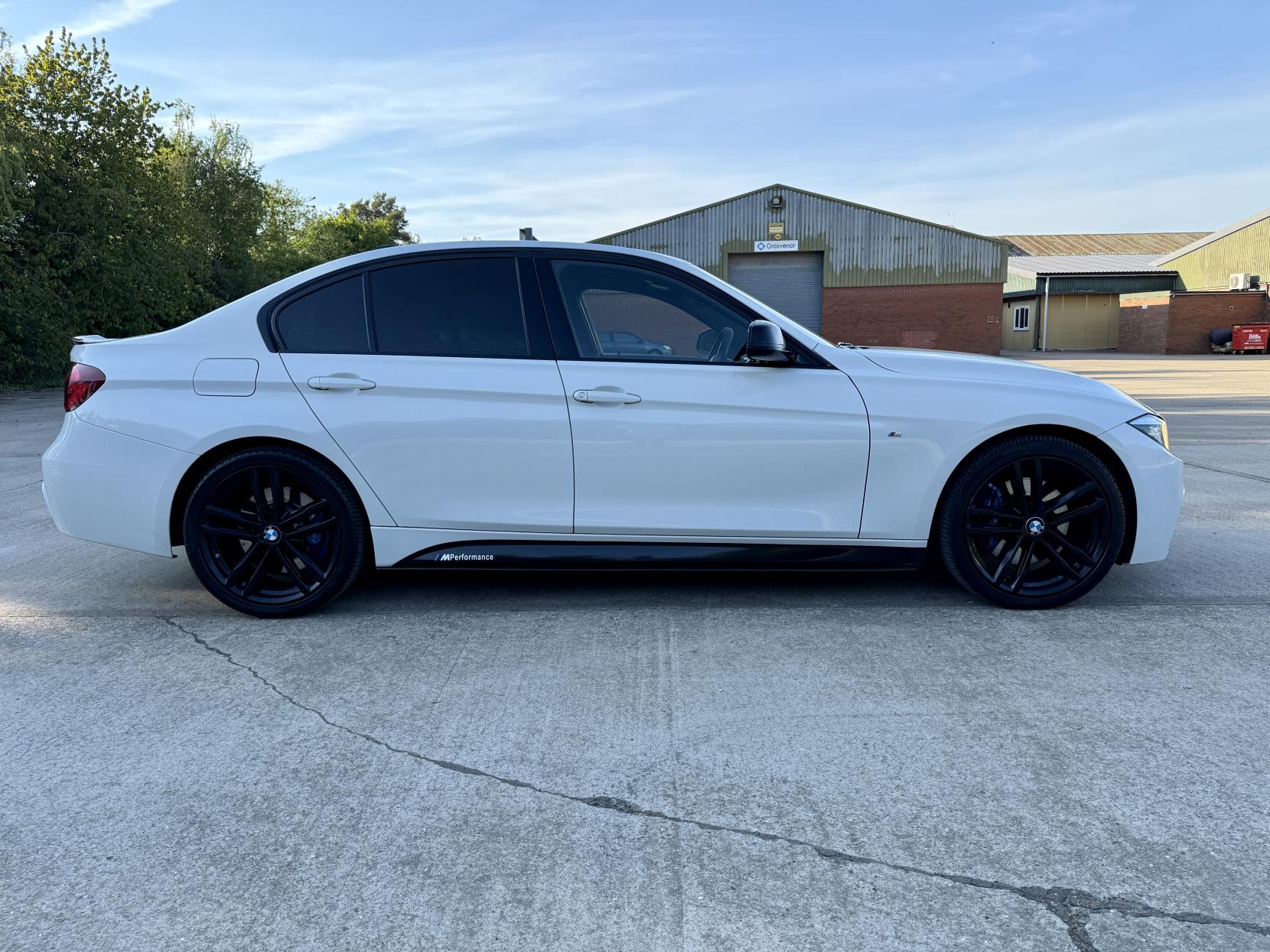 BMW 3 Series 2.0 320d M Sport Shadow Edition Saloon 4dr Diesel Auto Euro 6 (s/s) (190 ps)