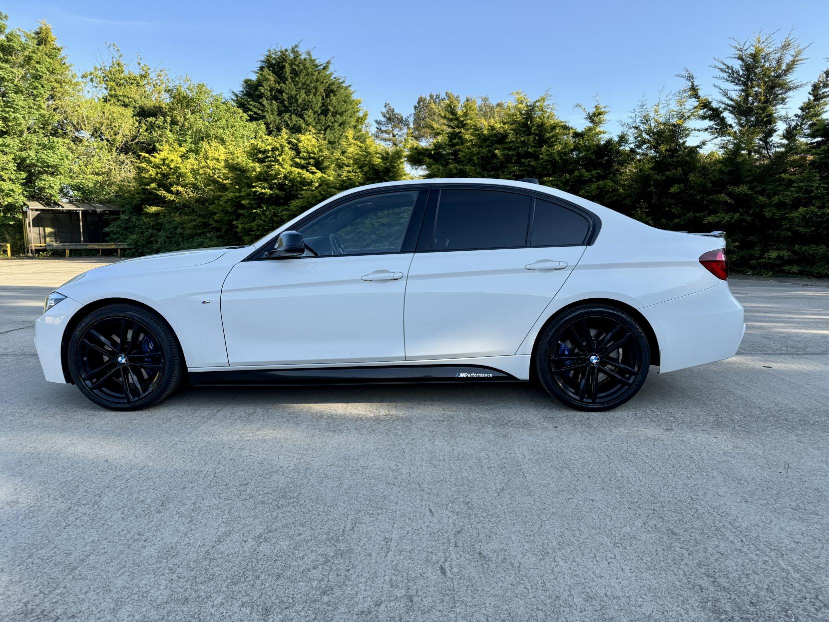 BMW 3 Series 2.0 320d M Sport Shadow Edition Saloon 4dr Diesel Auto Euro 6 (s/s) (190 ps)