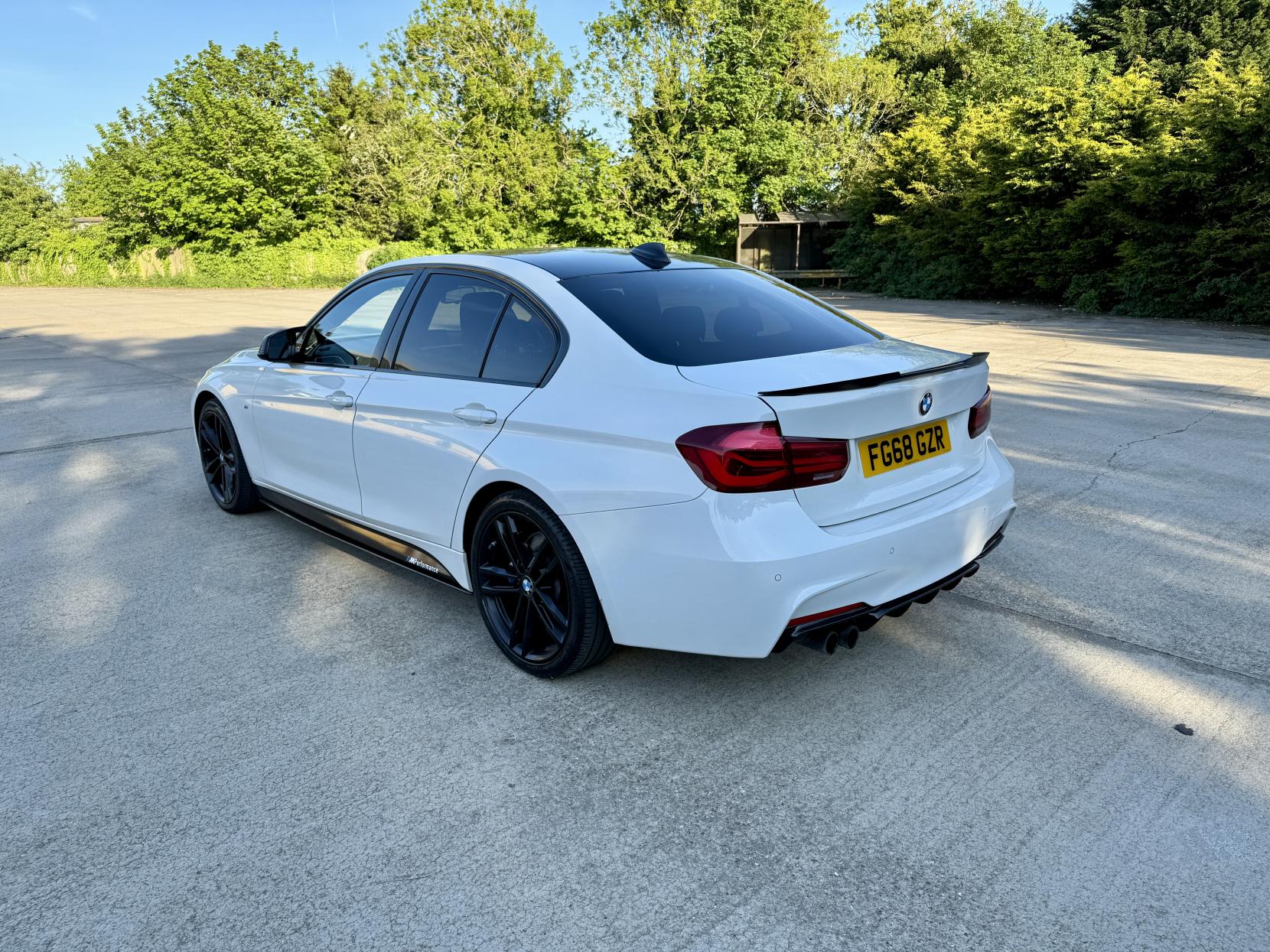 BMW 3 Series 2.0 320d M Sport Shadow Edition Saloon 4dr Diesel Auto Euro 6 (s/s) (190 ps)