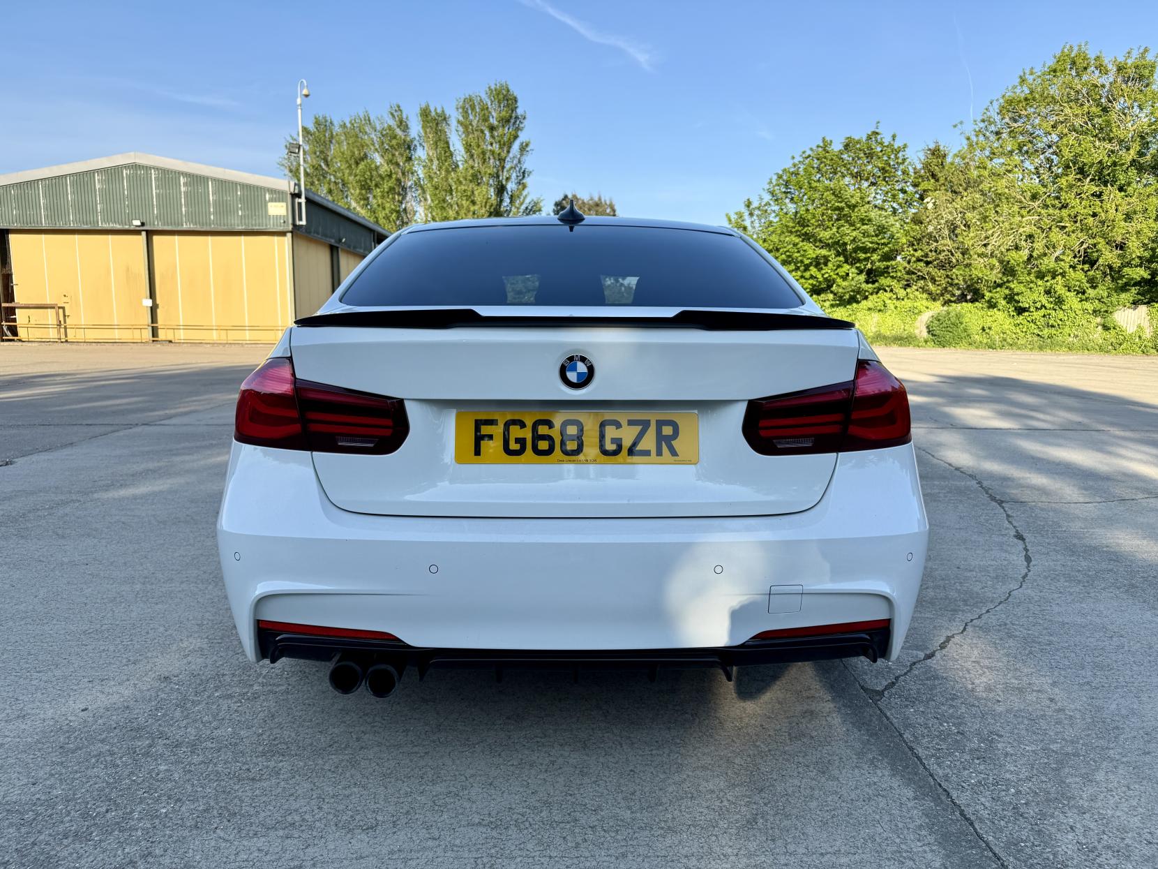 BMW 3 Series 2.0 320d M Sport Shadow Edition Saloon 4dr Diesel Auto Euro 6 (s/s) (190 ps)
