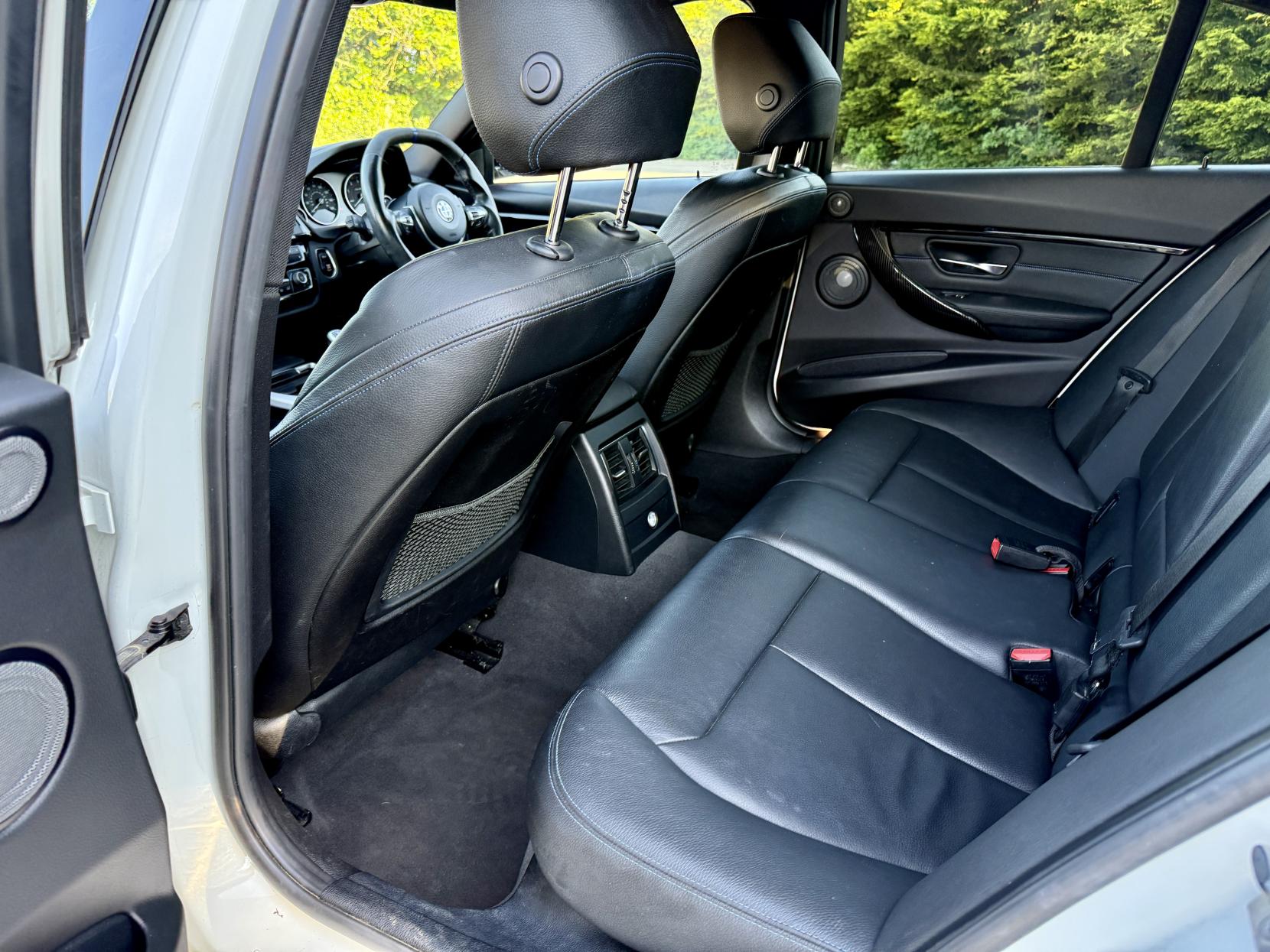 BMW 3 Series 2.0 320d M Sport Shadow Edition Saloon 4dr Diesel Auto Euro 6 (s/s) (190 ps)