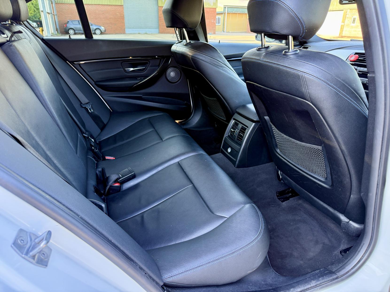 BMW 3 Series 2.0 320d M Sport Shadow Edition Saloon 4dr Diesel Auto Euro 6 (s/s) (190 ps)