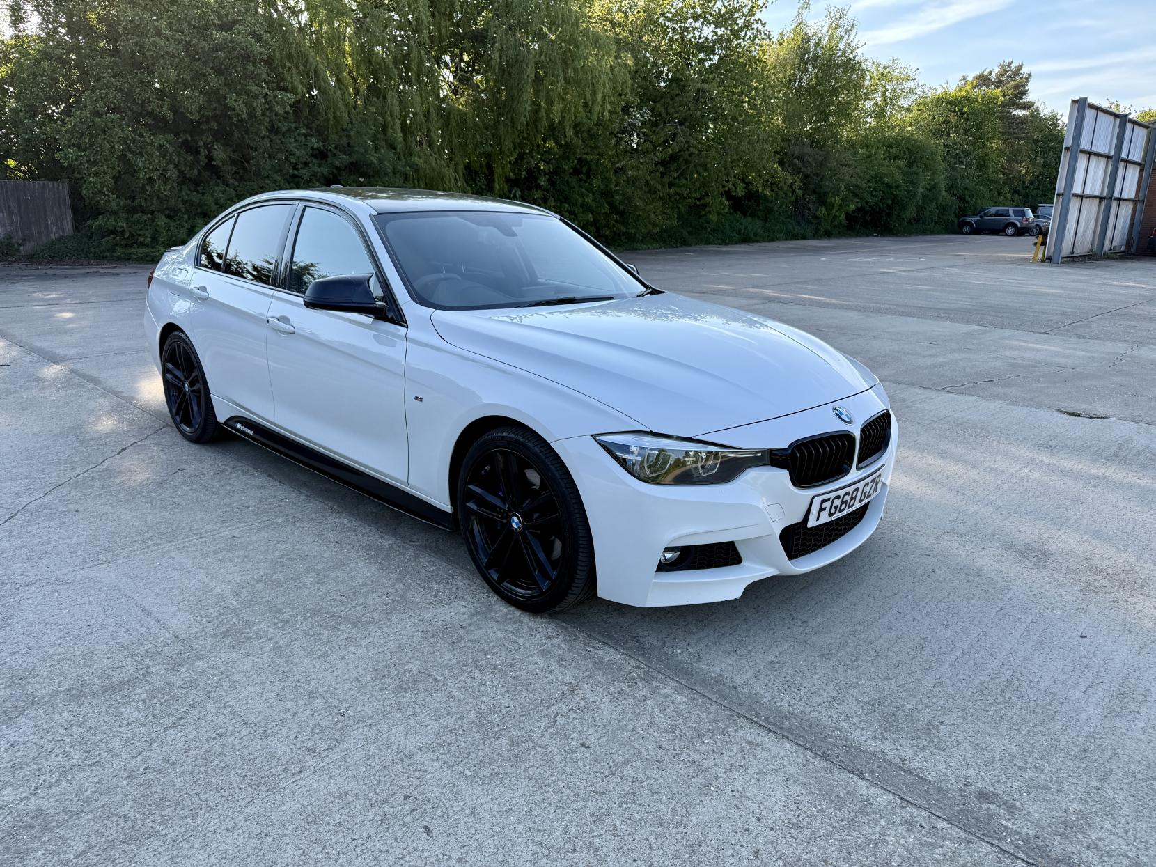 BMW 3 Series 2.0 320d M Sport Shadow Edition Saloon 4dr Diesel Auto Euro 6 (s/s) (190 ps)