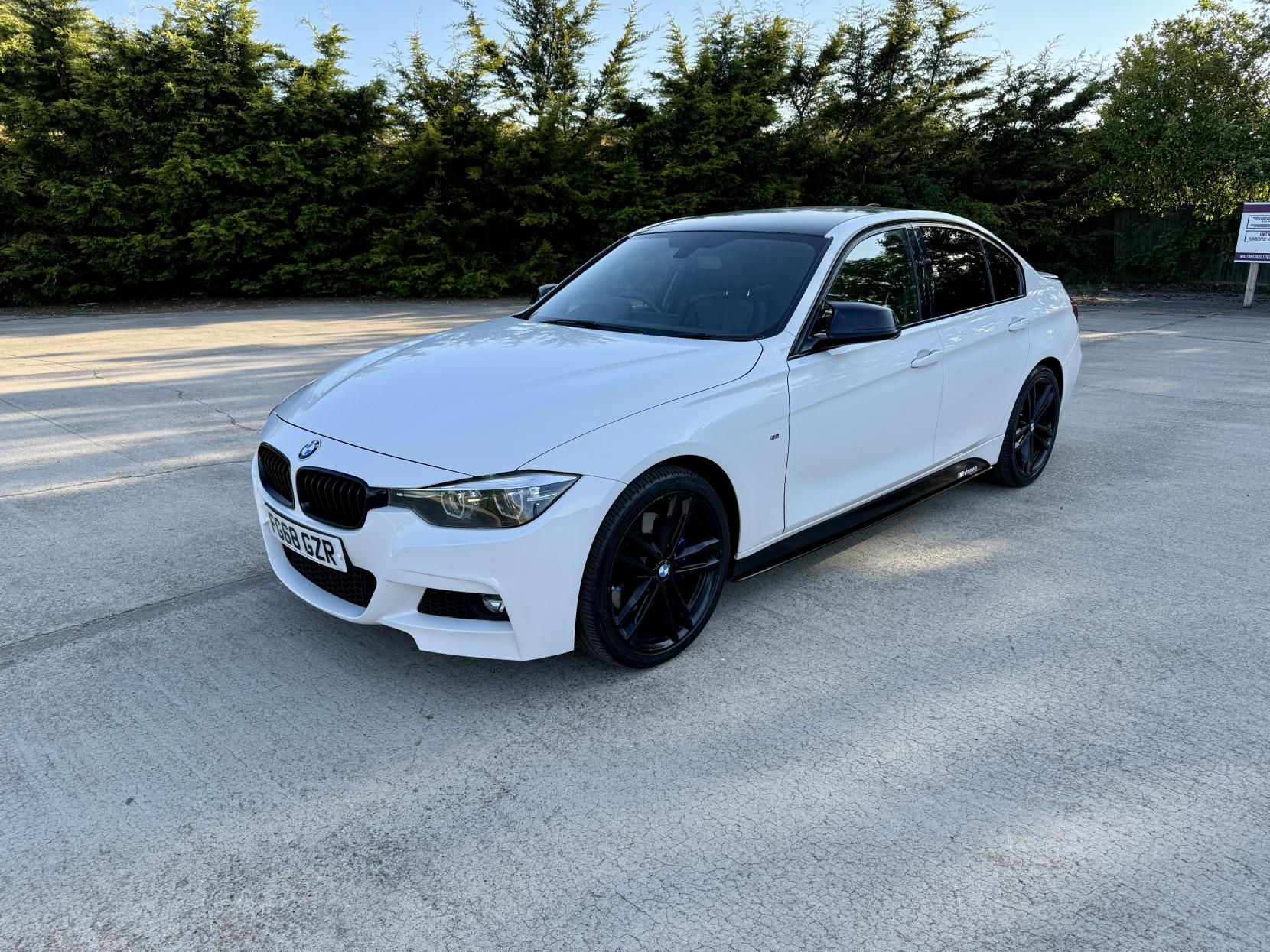 BMW 3 Series 2.0 320d M Sport Shadow Edition Saloon 4dr Diesel Auto Euro 6 (s/s) (190 ps)
