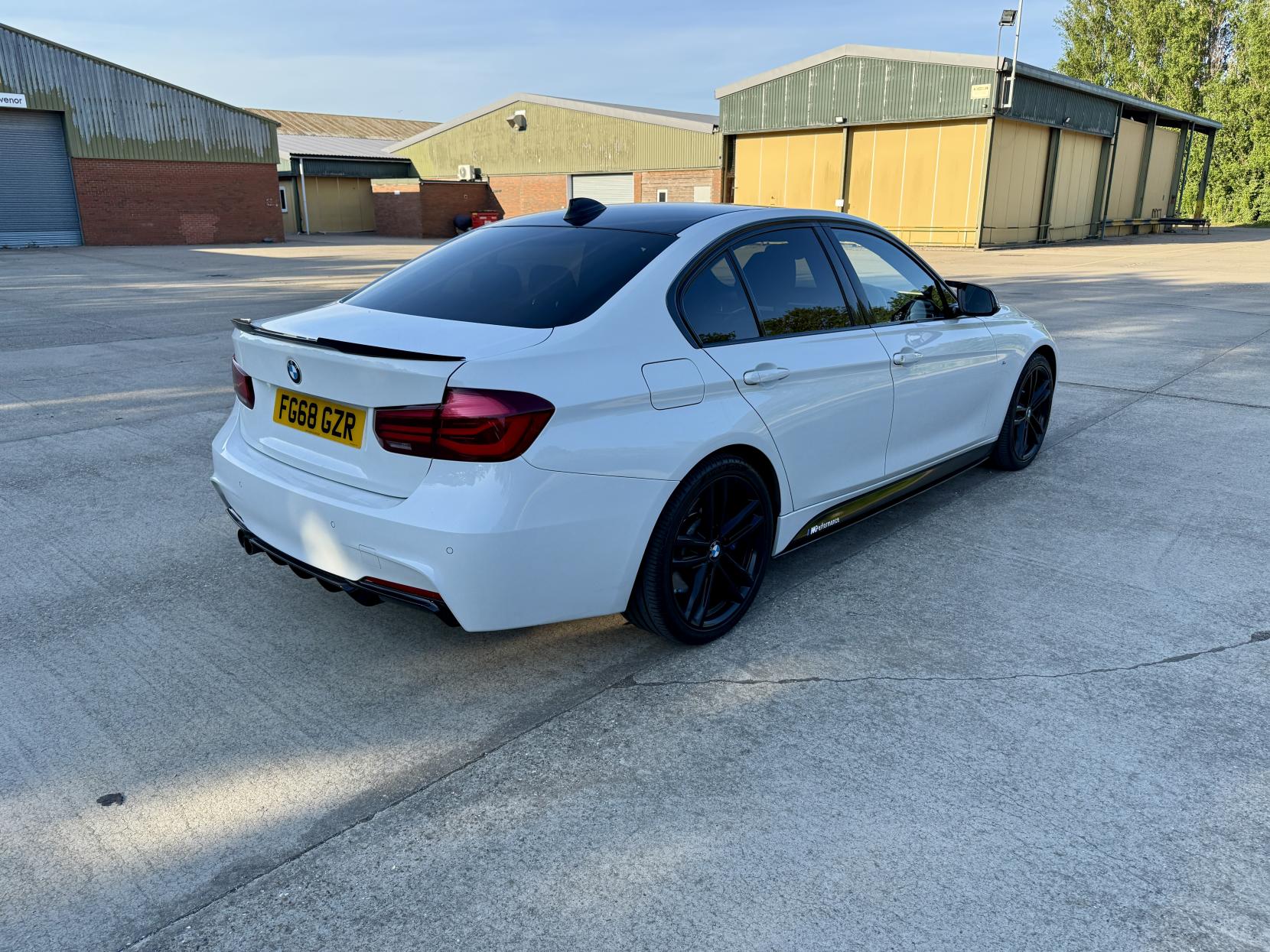 BMW 3 Series 2.0 320d M Sport Shadow Edition Saloon 4dr Diesel Auto Euro 6 (s/s) (190 ps)