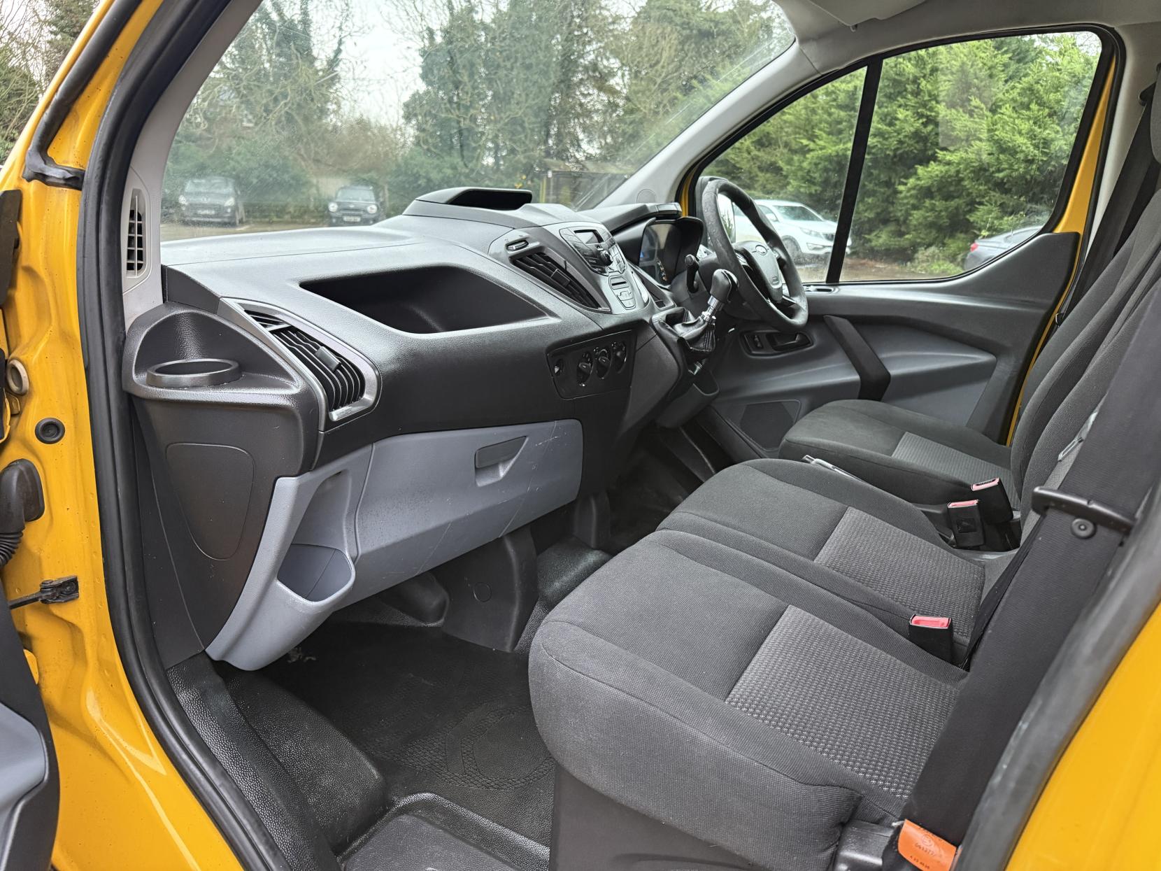 Ford Transit Custom 2.2 TDCi 310 Panel Van 5dr Diesel Manual L2 H1 (186 g/km, 123 bhp)