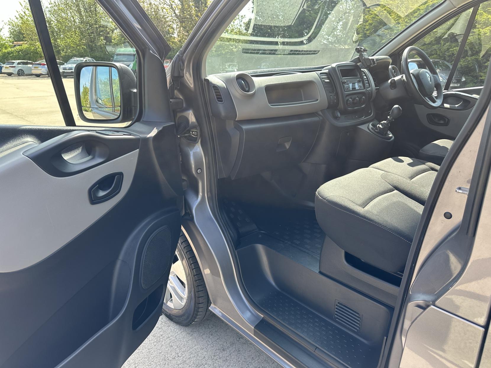 Renault Trafic 1.6 dCi ENERGY 29 Business+ Panel Van 5dr Diesel Manual LWB Standard Roof Euro 6 (s/s) (125 ps)