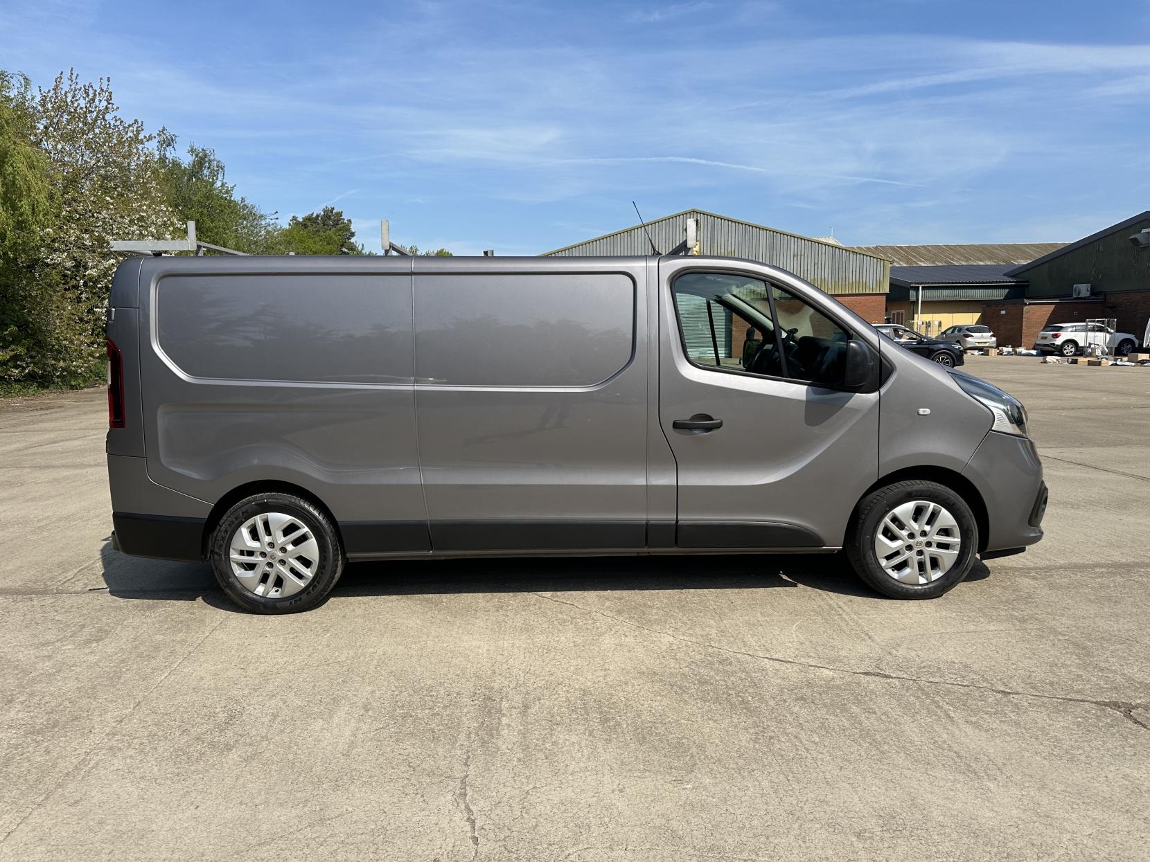 Renault Trafic 1.6 dCi ENERGY 29 Business+ Panel Van 5dr Diesel Manual LWB Standard Roof Euro 6 (s/s) (125 ps)