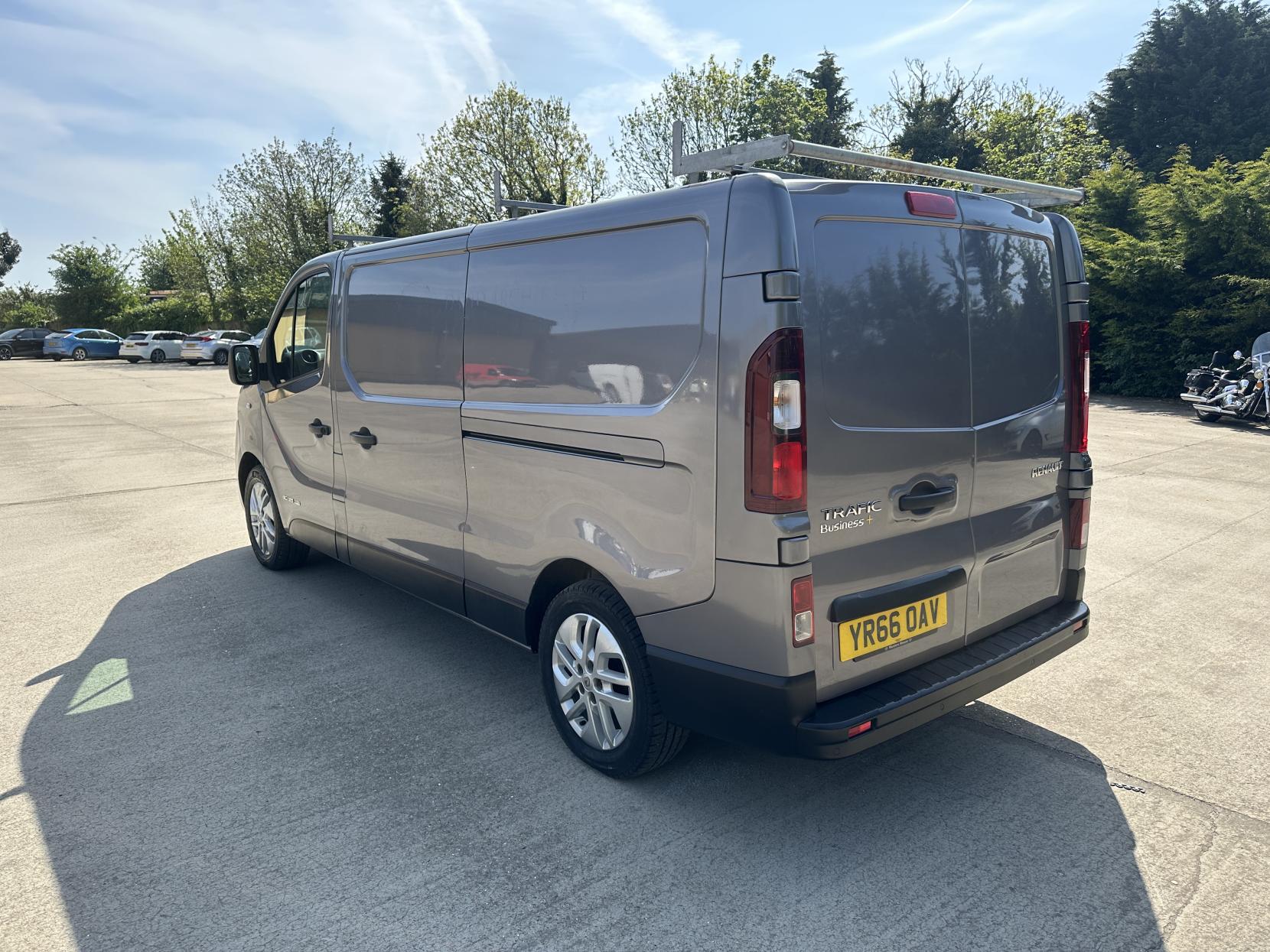 Renault Trafic 1.6 dCi ENERGY 29 Business+ Panel Van 5dr Diesel Manual LWB Standard Roof Euro 6 (s/s) (125 ps)