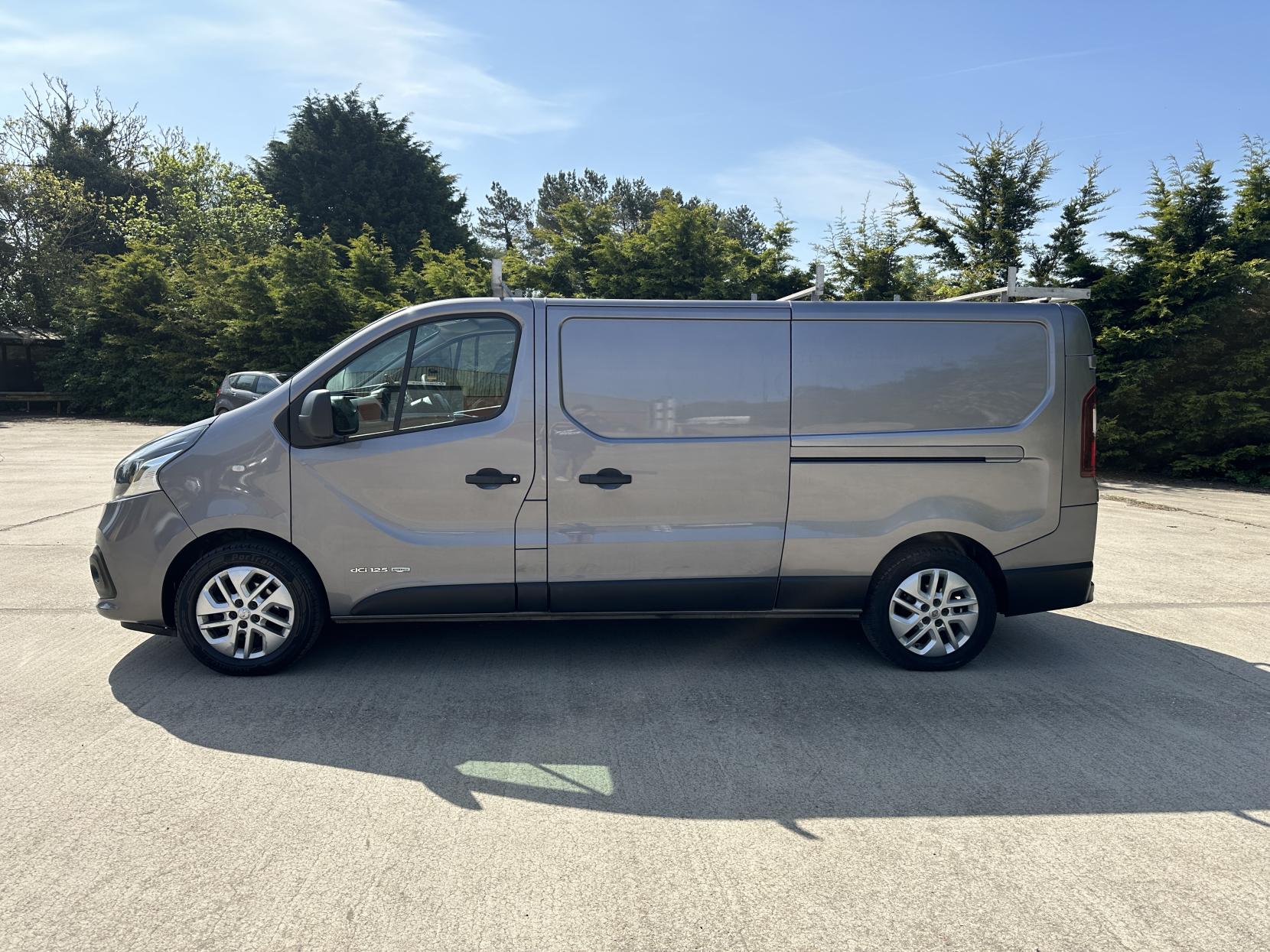 Renault Trafic 1.6 dCi ENERGY 29 Business+ Panel Van 5dr Diesel Manual LWB Standard Roof Euro 6 (s/s) (125 ps)