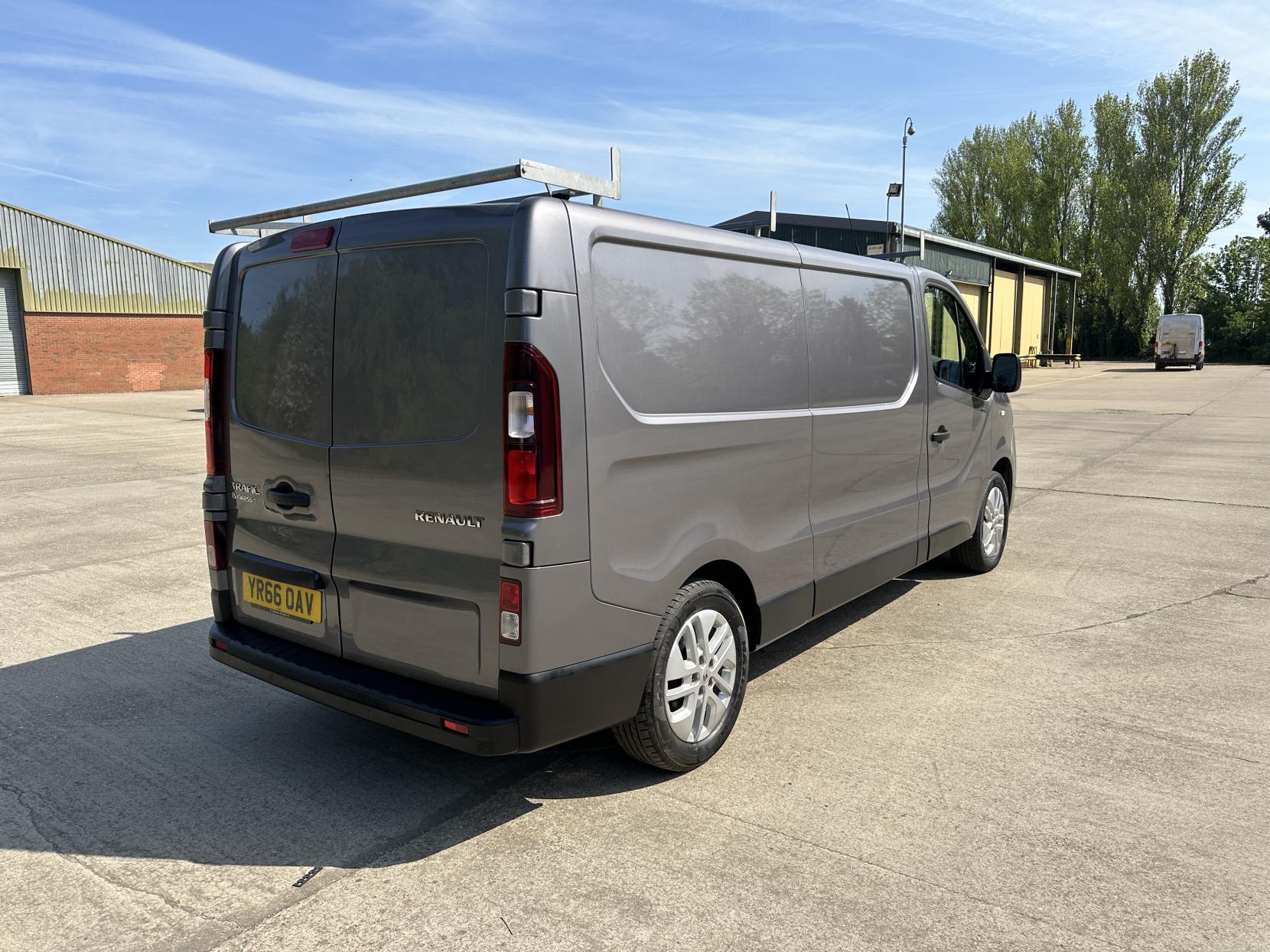 Renault Trafic 1.6 dCi ENERGY 29 Business+ Panel Van 5dr Diesel Manual LWB Standard Roof Euro 6 (s/s) (125 ps)