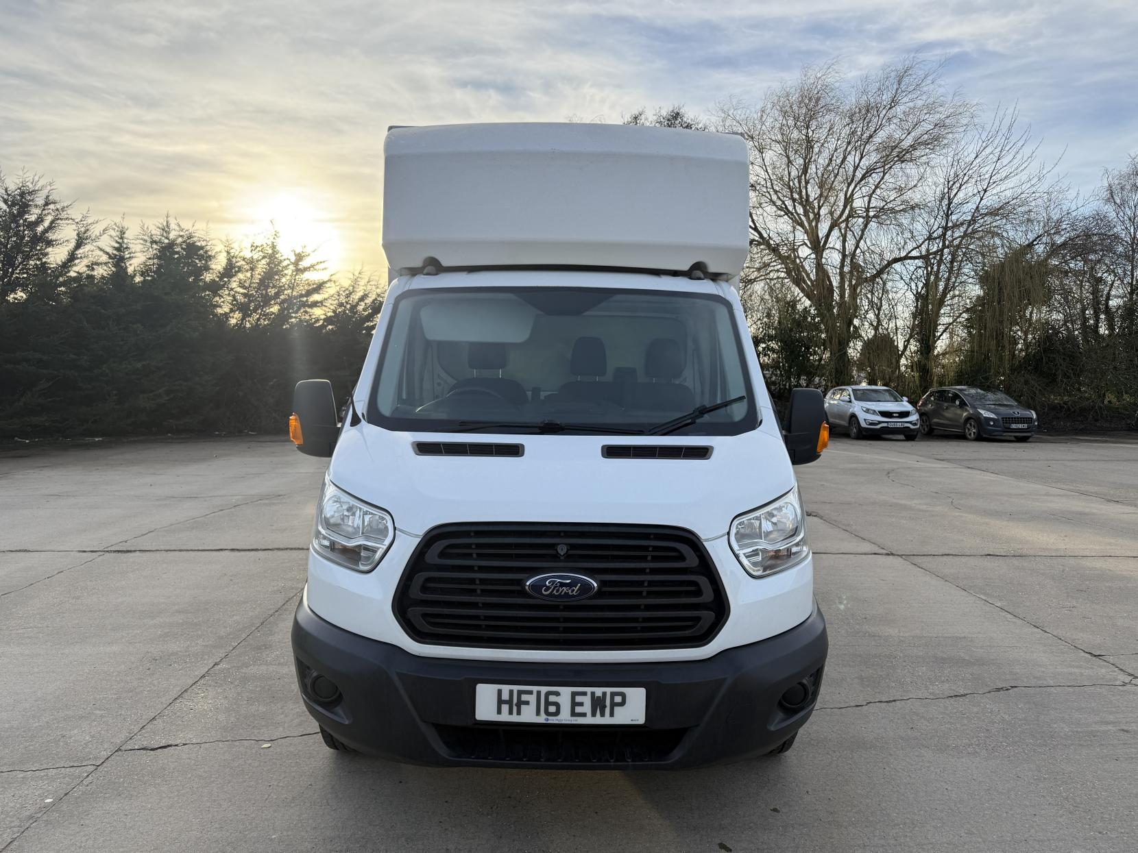 Ford Transit 2.2 TDCi 350 Luton Van 2dr Diesel Manual RWD L4 H1 Euro 5 (DRW) (125 ps)