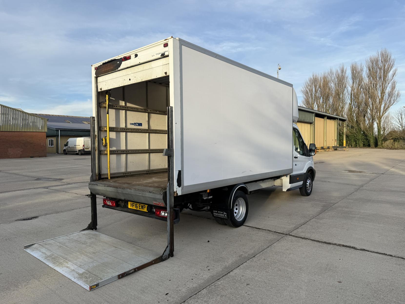 Ford Transit 2.2 TDCi 350 Luton Van 2dr Diesel Manual RWD L4 H1 Euro 5 (DRW) (125 ps)