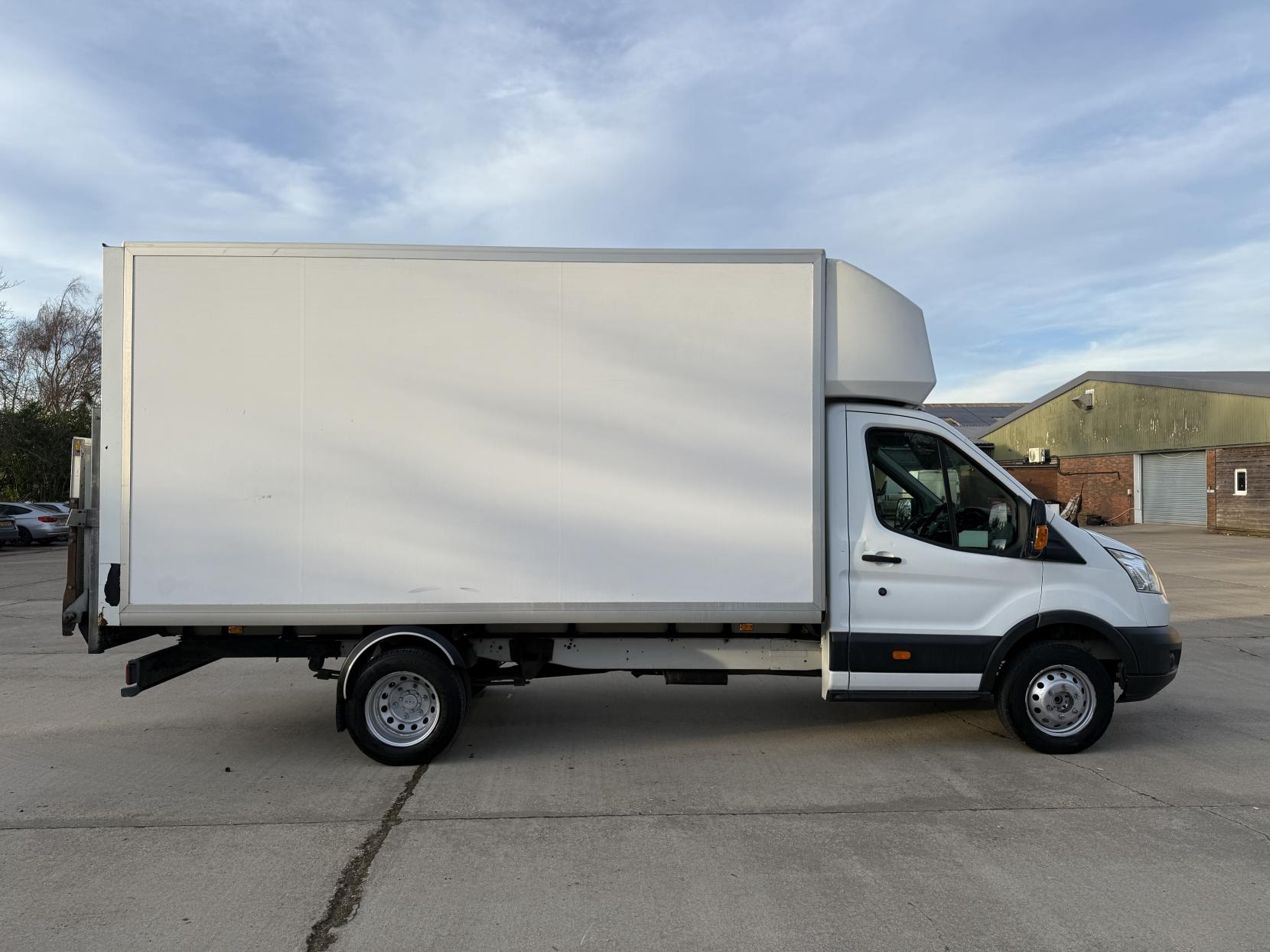 Ford Transit 2.2 TDCi 350 Luton Van 2dr Diesel Manual RWD L4 H1 Euro 5 (DRW) (125 ps)