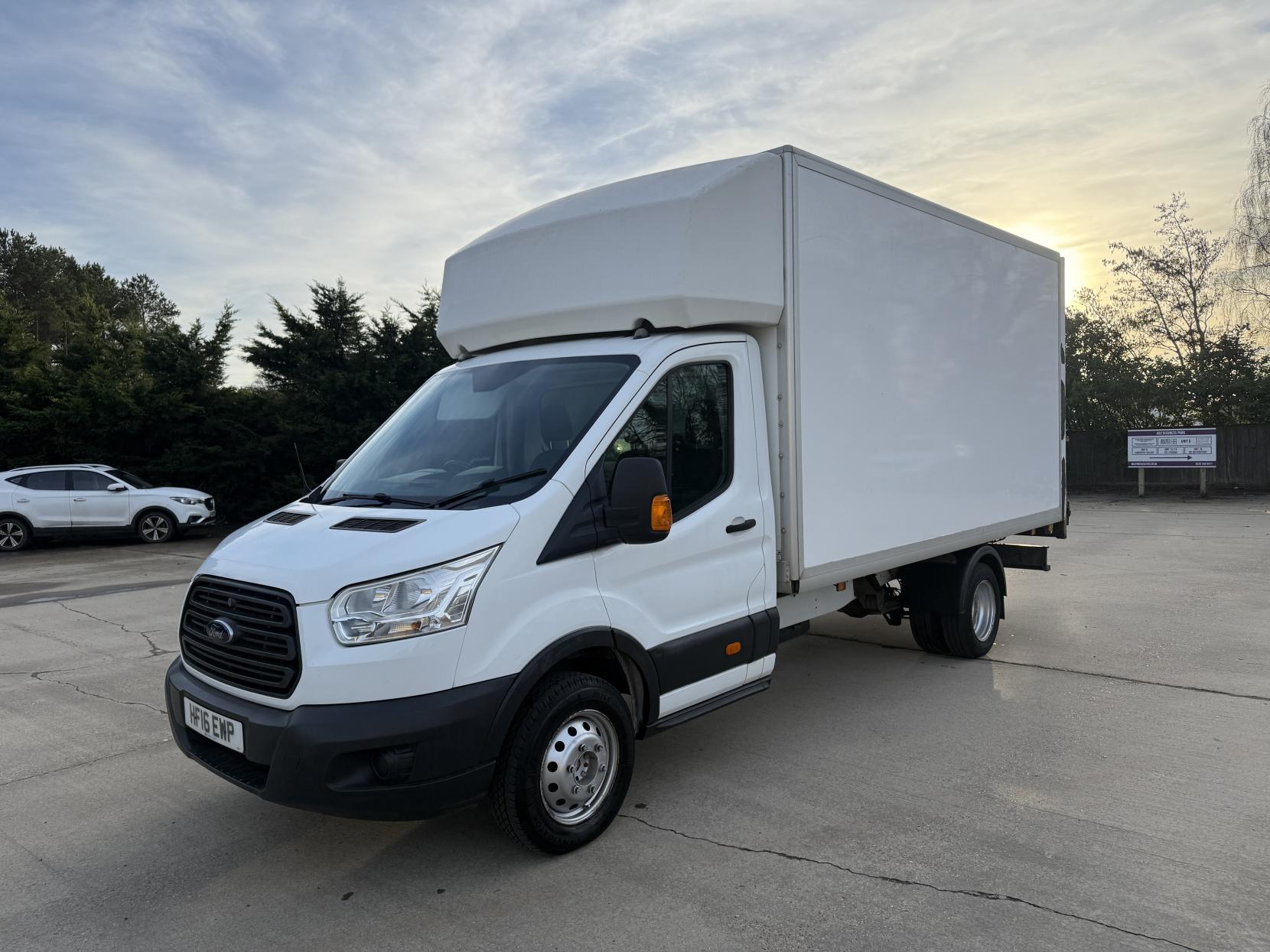 Ford Transit 2.2 TDCi 350 Luton Van 2dr Diesel Manual RWD L4 H1 Euro 5 (DRW) (125 ps)