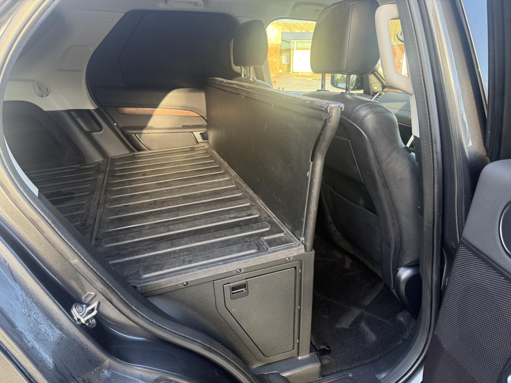 Land Rover Discovery 3.0 SD V6 HSE SUV 5dr Diesel Auto 4WD Euro 6 (s/s) (306 ps)