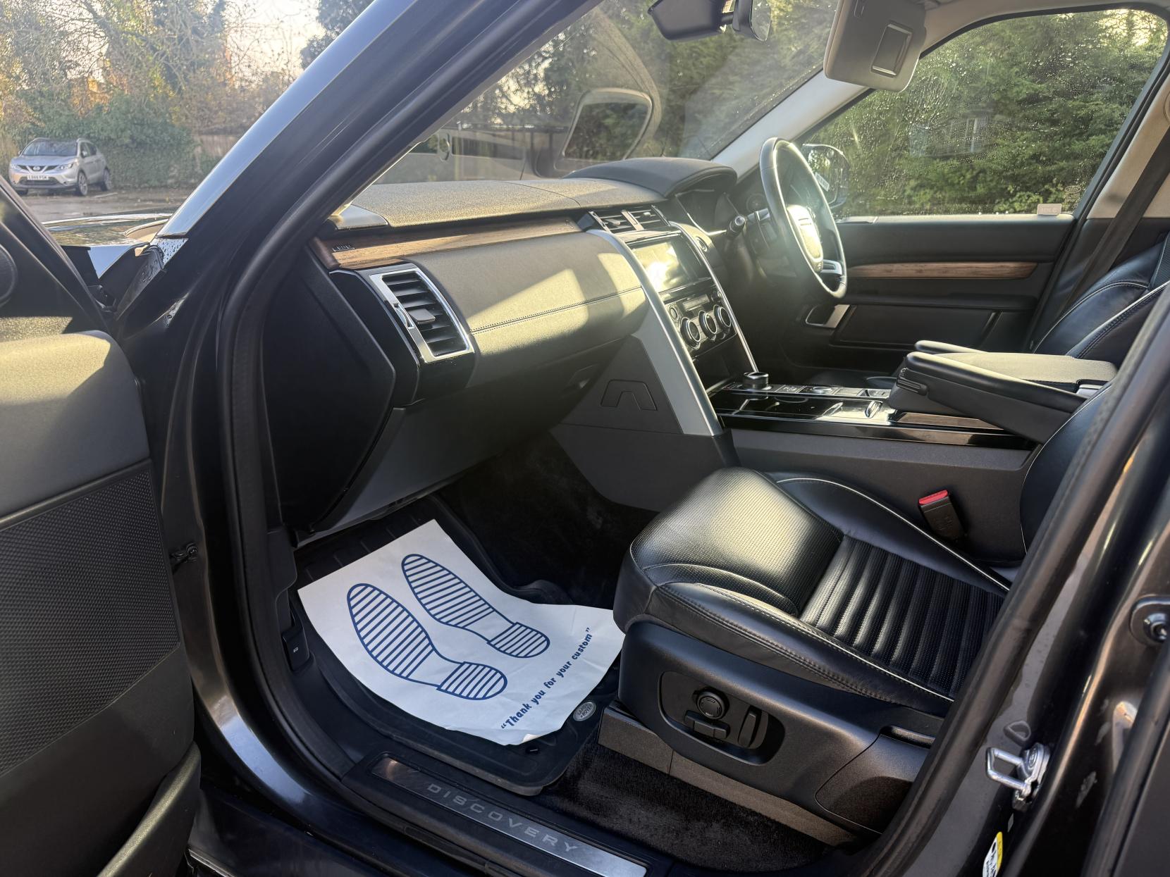 Land Rover Discovery 3.0 SD V6 HSE SUV 5dr Diesel Auto 4WD Euro 6 (s/s) (306 ps)