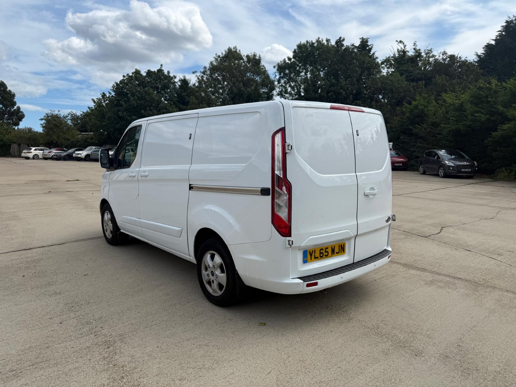 Ford Transit Custom 2.2 TDCi 290 Limited Panel Van 5dr Diesel Manual L1 H1 (186 g/km, 123 bhp)