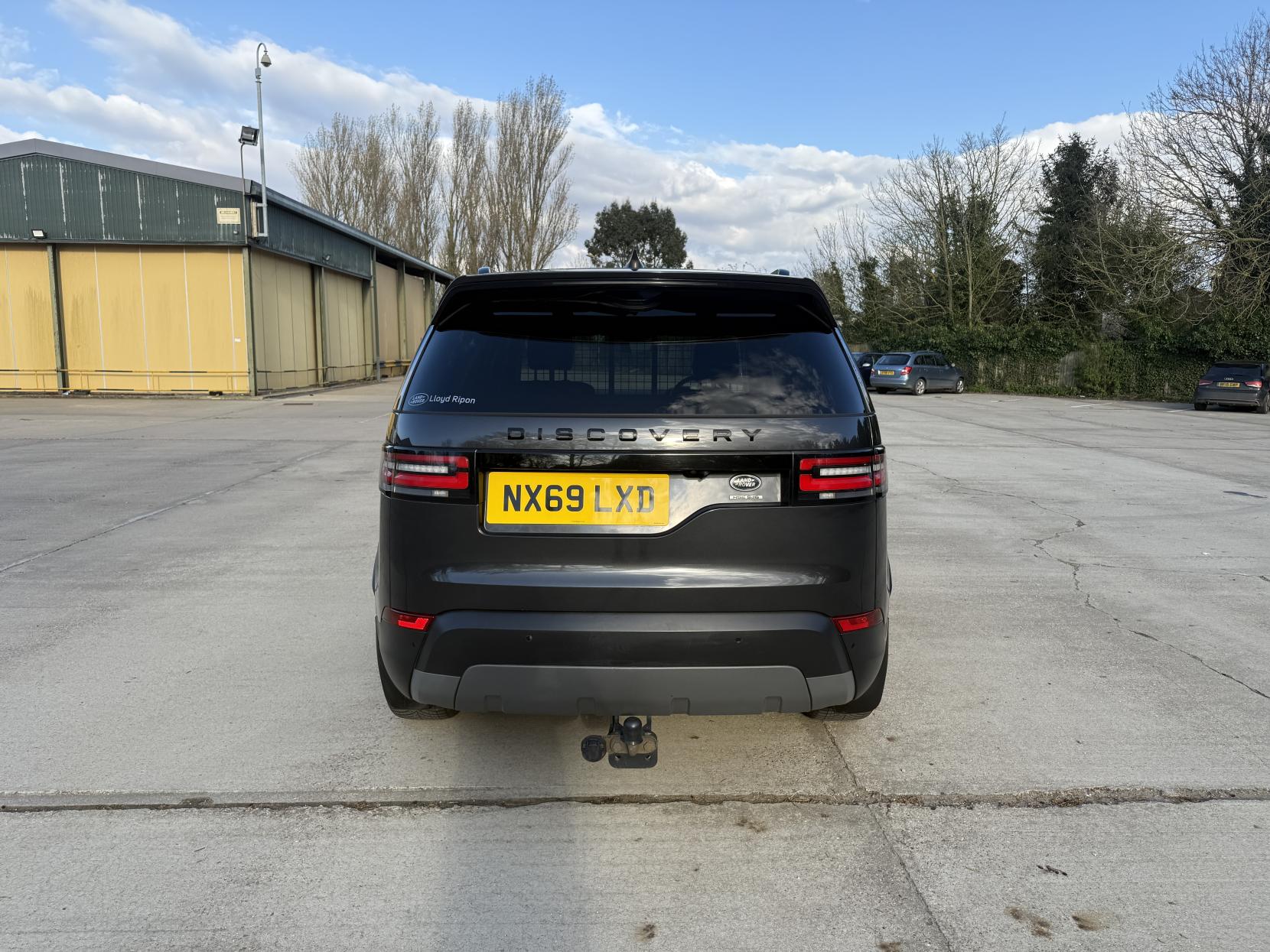 Land Rover Discovery 3.0 SD V6 HSE SUV 5dr Diesel Auto 4WD Euro 6 (s/s) (306 ps)