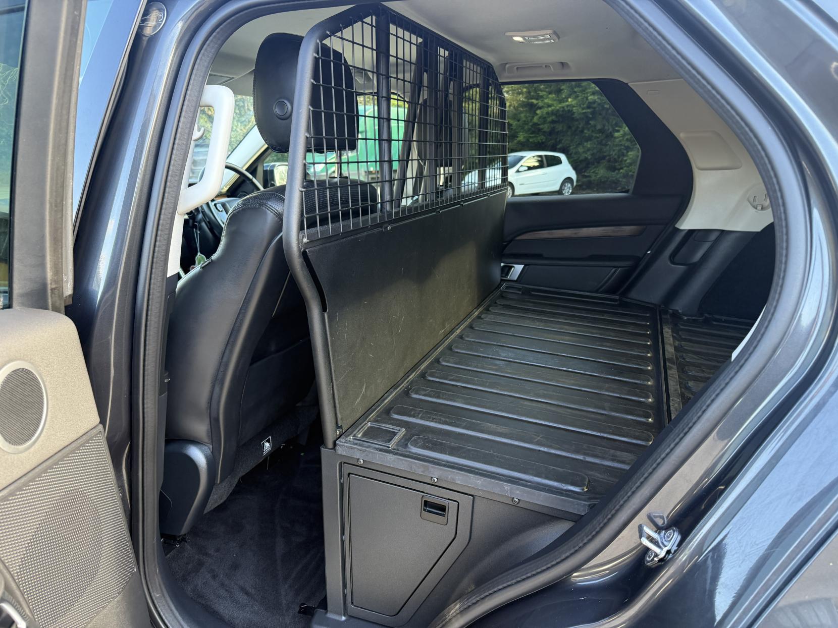 Land Rover Discovery 3.0 SD V6 HSE SUV 5dr Diesel Auto 4WD Euro 6 (s/s) (306 ps)