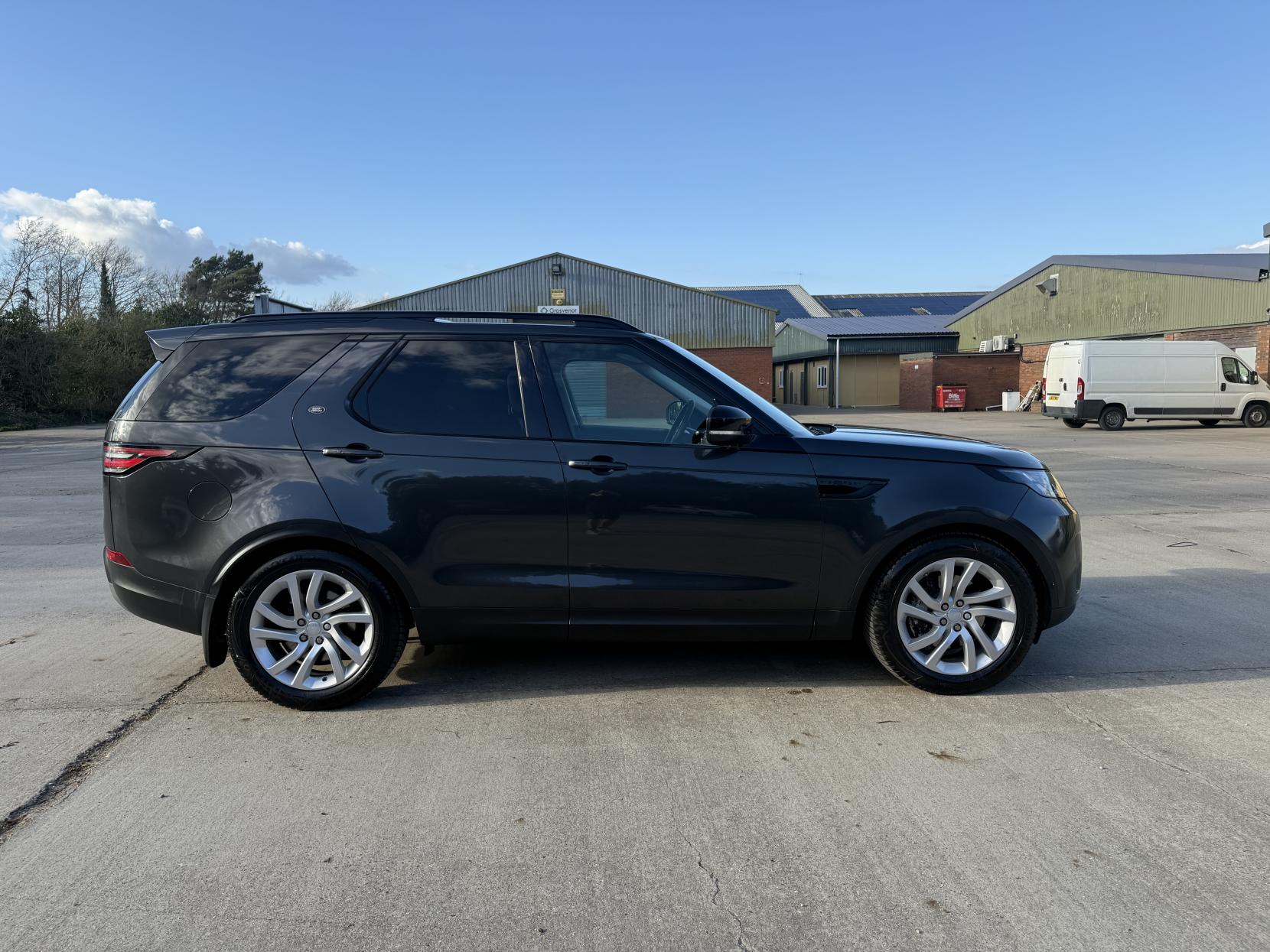 Land Rover Discovery 3.0 SD V6 HSE SUV 5dr Diesel Auto 4WD Euro 6 (s/s) (306 ps)