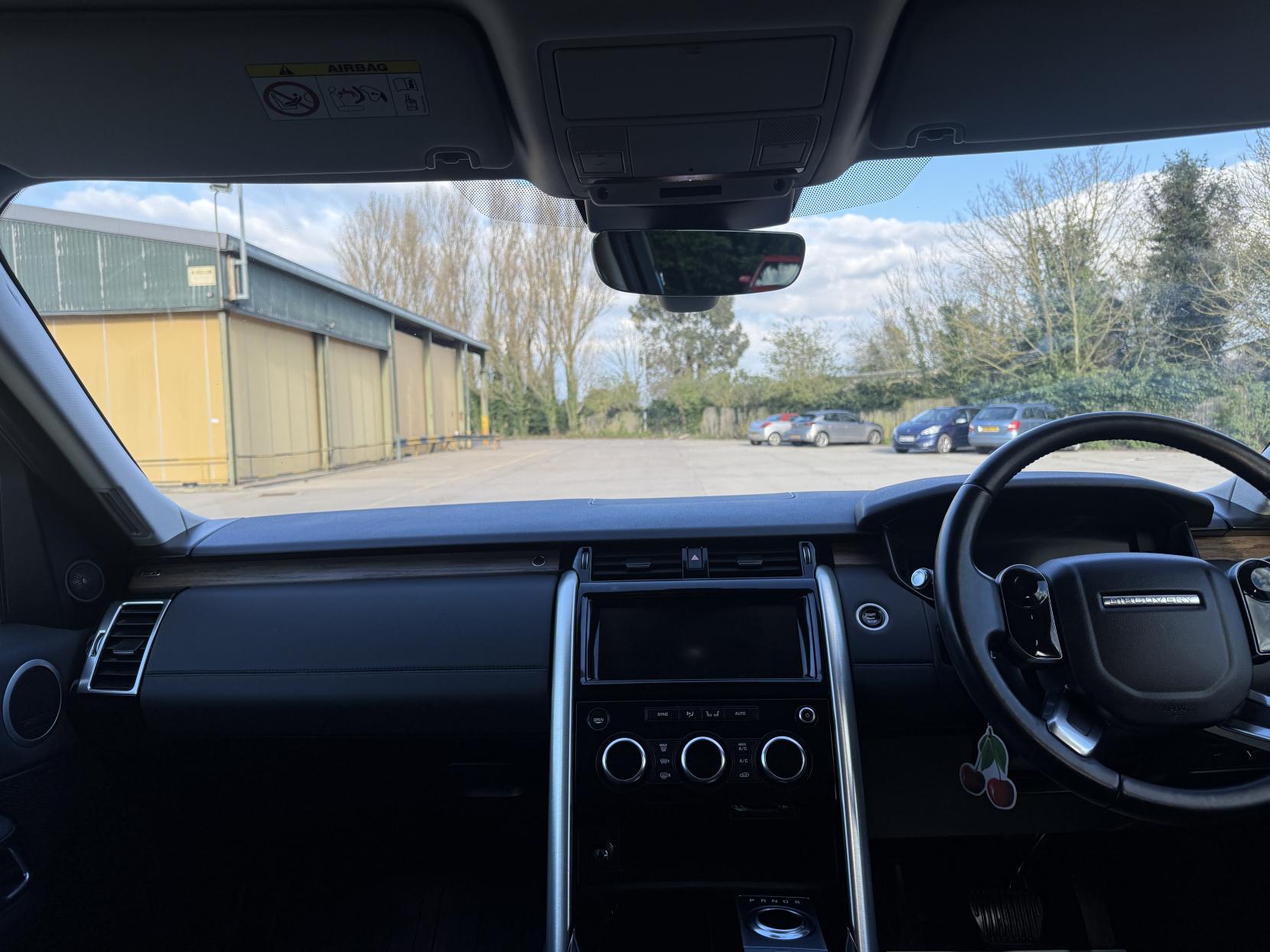 Land Rover Discovery 3.0 SD V6 HSE SUV 5dr Diesel Auto 4WD Euro 6 (s/s) (306 ps)