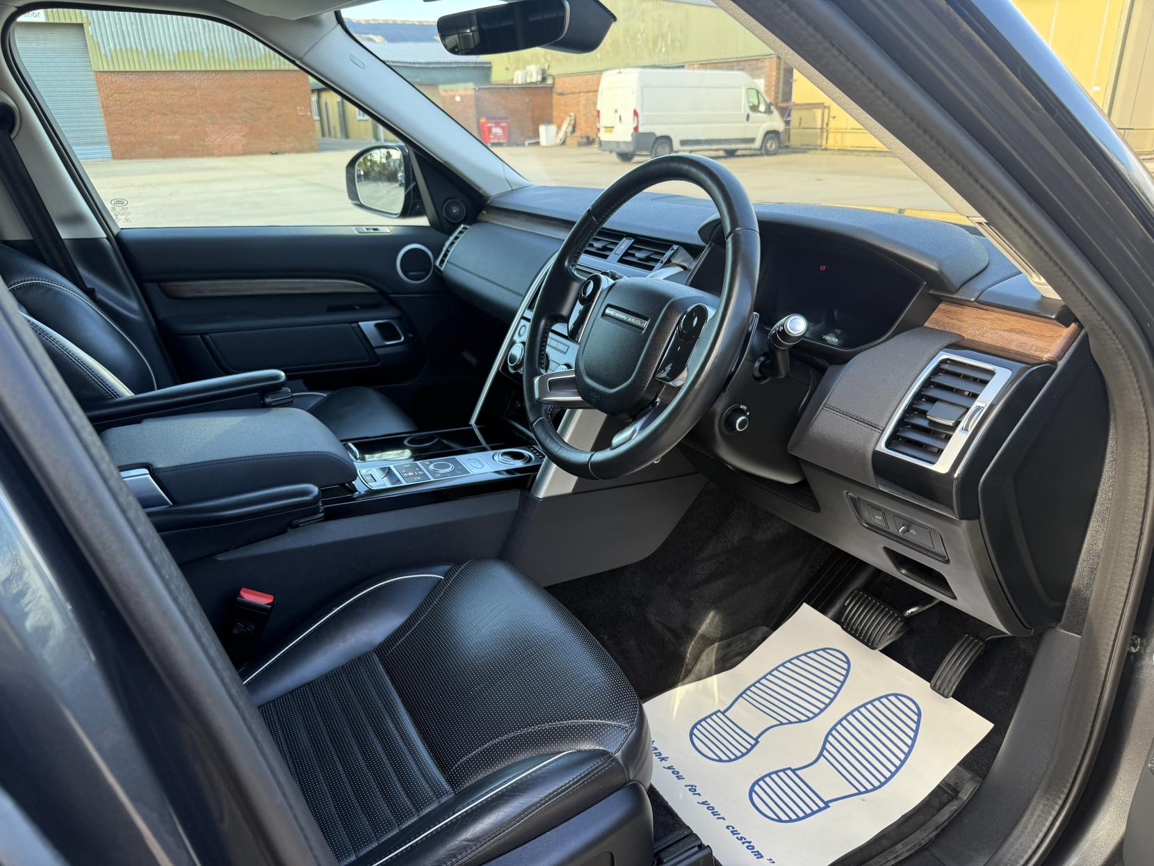 Land Rover Discovery 3.0 SD V6 HSE SUV 5dr Diesel Auto 4WD Euro 6 (s/s) (306 ps)