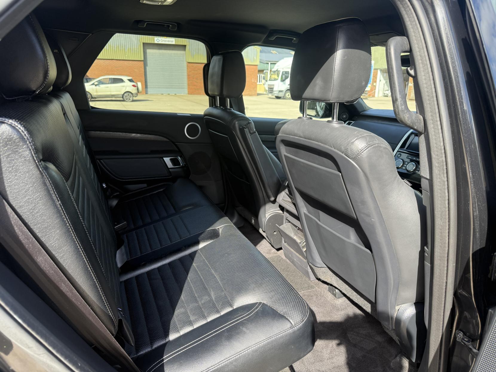 Land Rover Discovery 3.0 SD V6 HSE SUV 5dr Diesel Auto 4WD Euro 6 (s/s) (306 ps)