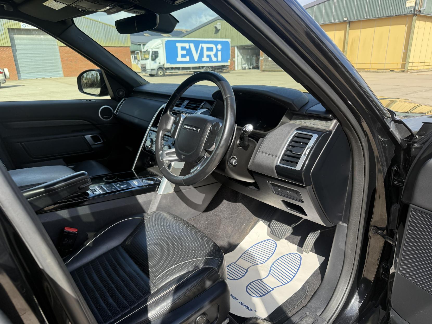 Land Rover Discovery 3.0 SD V6 HSE SUV 5dr Diesel Auto 4WD Euro 6 (s/s) (306 ps)