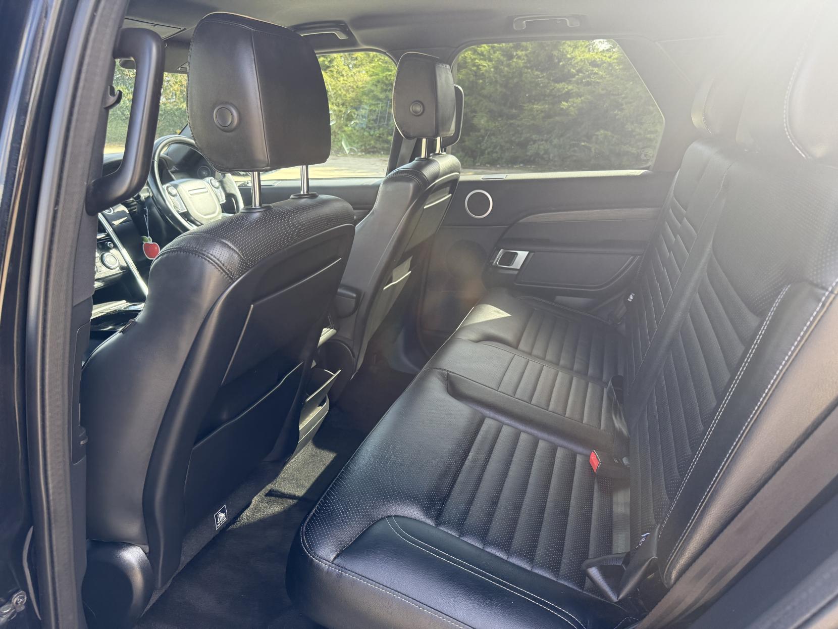 Land Rover Discovery 3.0 SD V6 HSE SUV 5dr Diesel Auto 4WD Euro 6 (s/s) (306 ps)