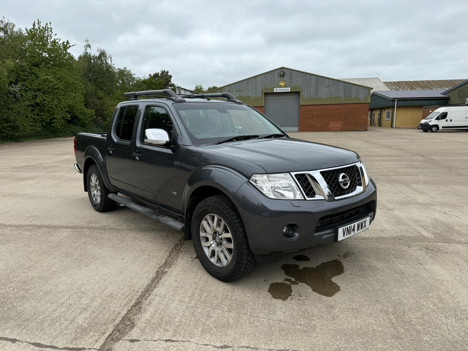 Nissan Navara 3.0 dCi V6 Outlaw Pickup Double Cab 4dr Diesel Auto 4WD Euro 5 (231 ps)