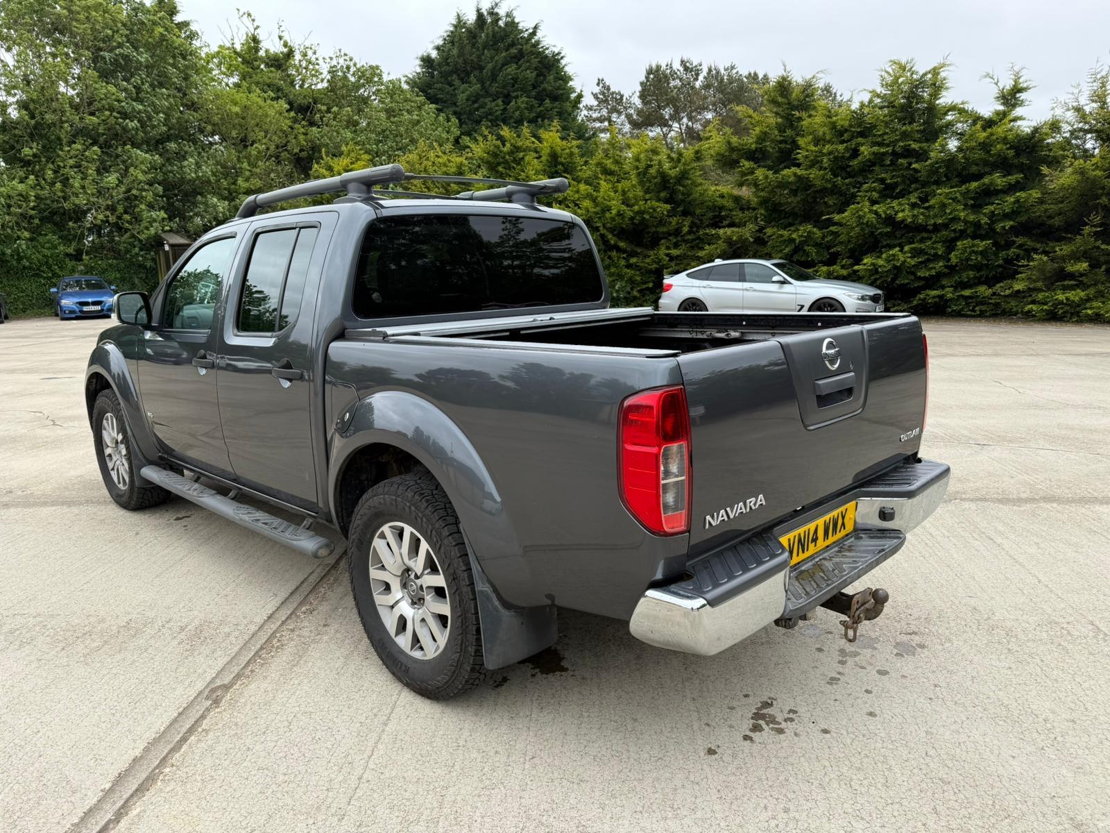 Nissan Navara 3.0 dCi V6 Outlaw Pickup Double Cab 4dr Diesel Auto 4WD Euro 5 (231 ps)