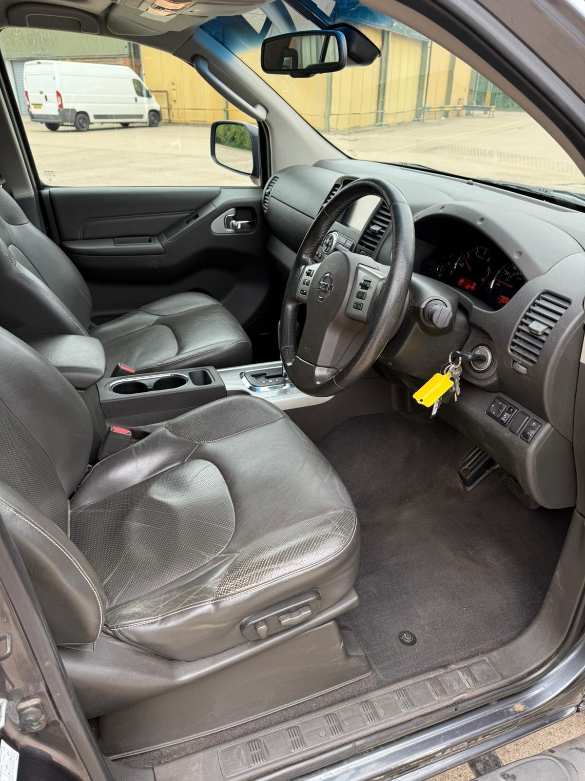 Nissan Navara 3.0 dCi V6 Outlaw Pickup Double Cab 4dr Diesel Auto 4WD Euro 5 (231 ps)
