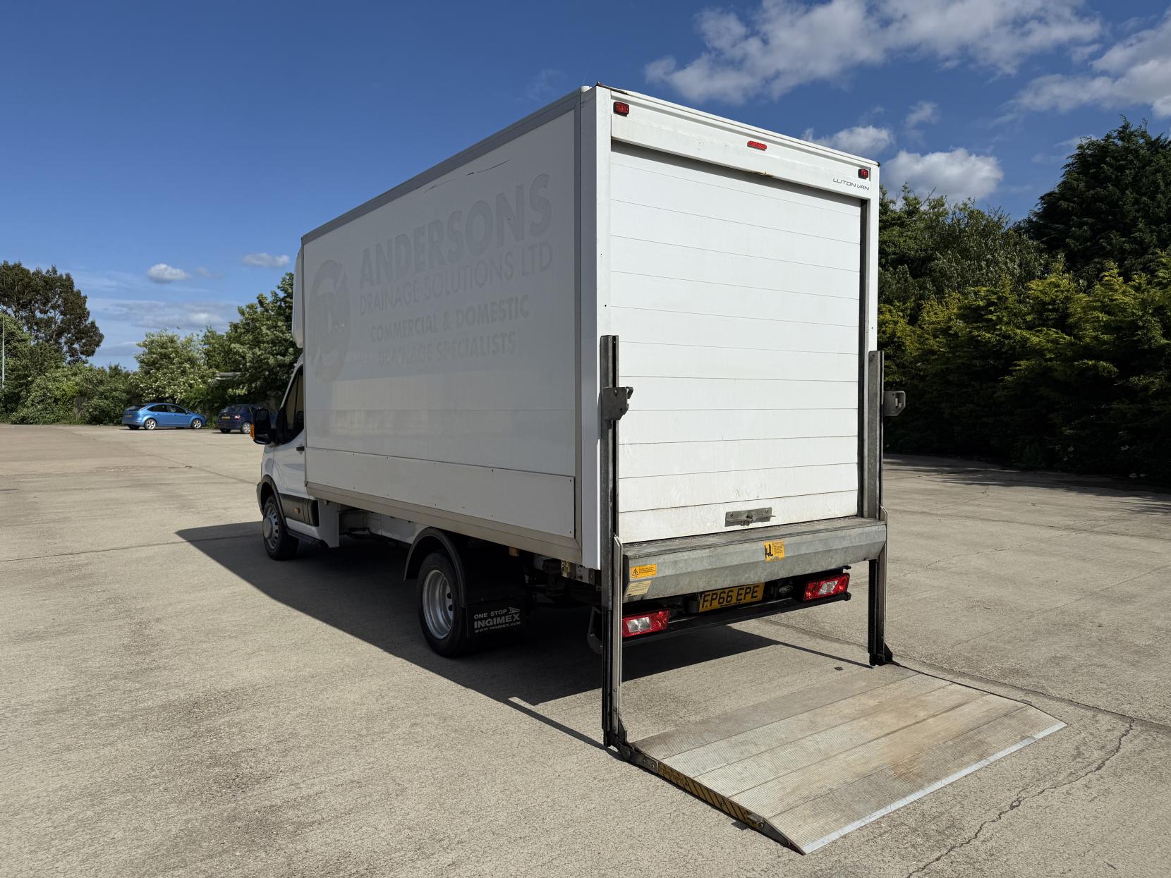 Ford Transit 2.2 TDCi 350 Chassis Cab Luton 2dr Diesel Manual RWD L4 H1 Euro 6 (DRW) (125 ps)