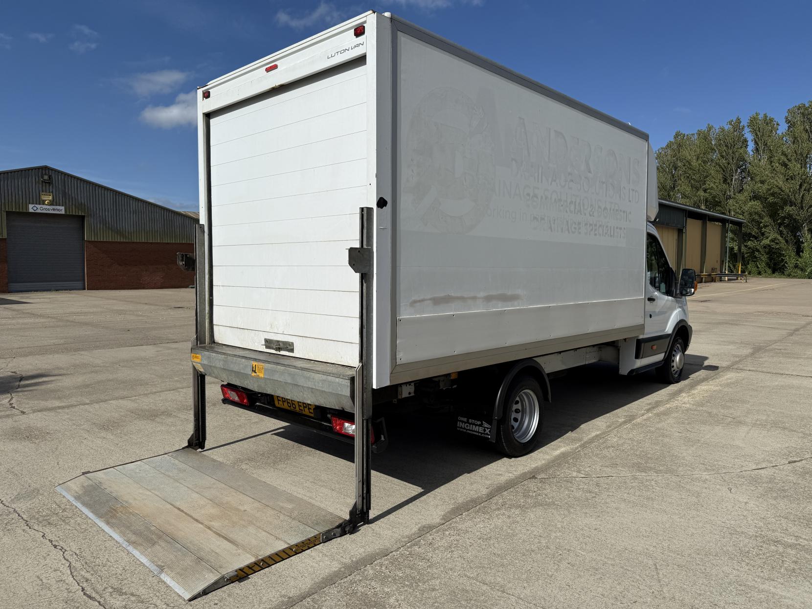Ford Transit 2.2 TDCi 350 Chassis Cab Luton 2dr Diesel Manual RWD L4 H1 Euro 6 (DRW) (125 ps)
