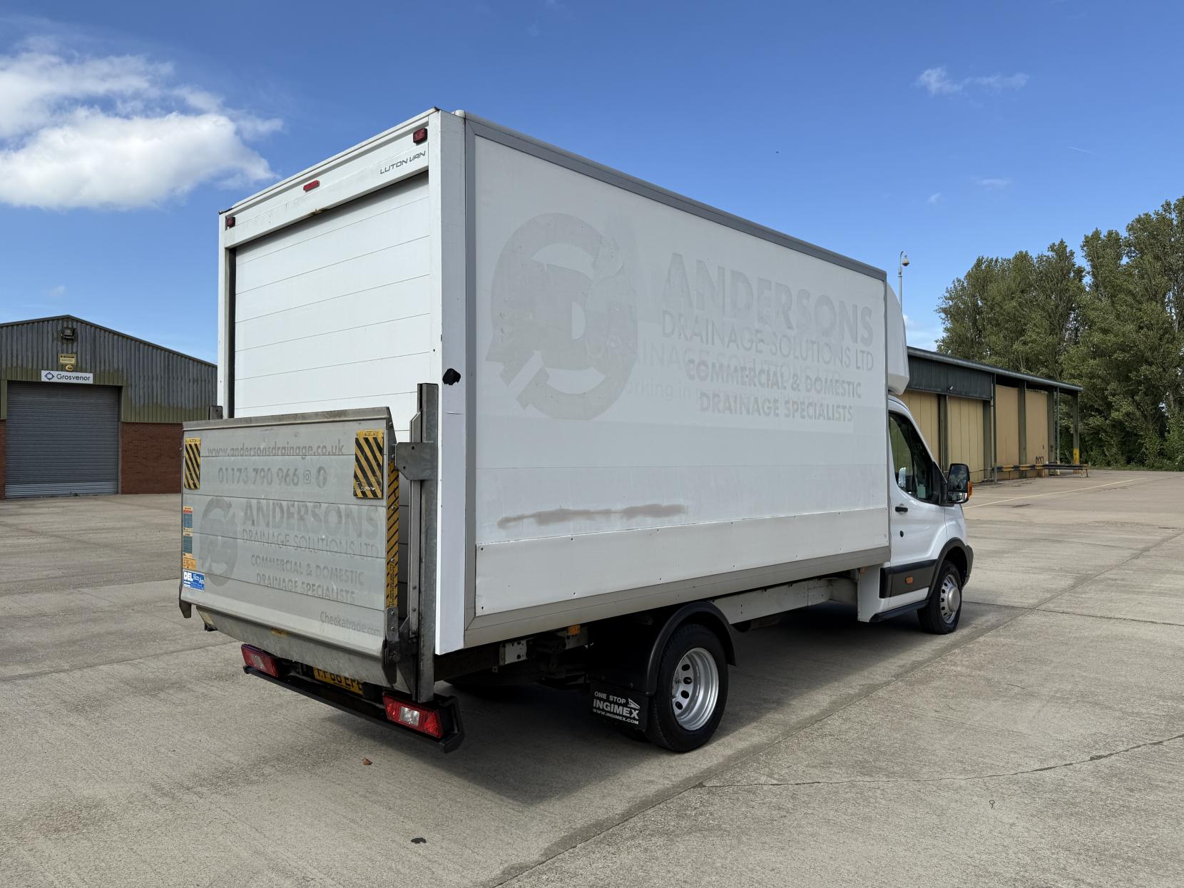 Ford Transit 2.2 TDCi 350 Chassis Cab Luton 2dr Diesel Manual RWD L4 H1 Euro 6 (DRW) (125 ps)
