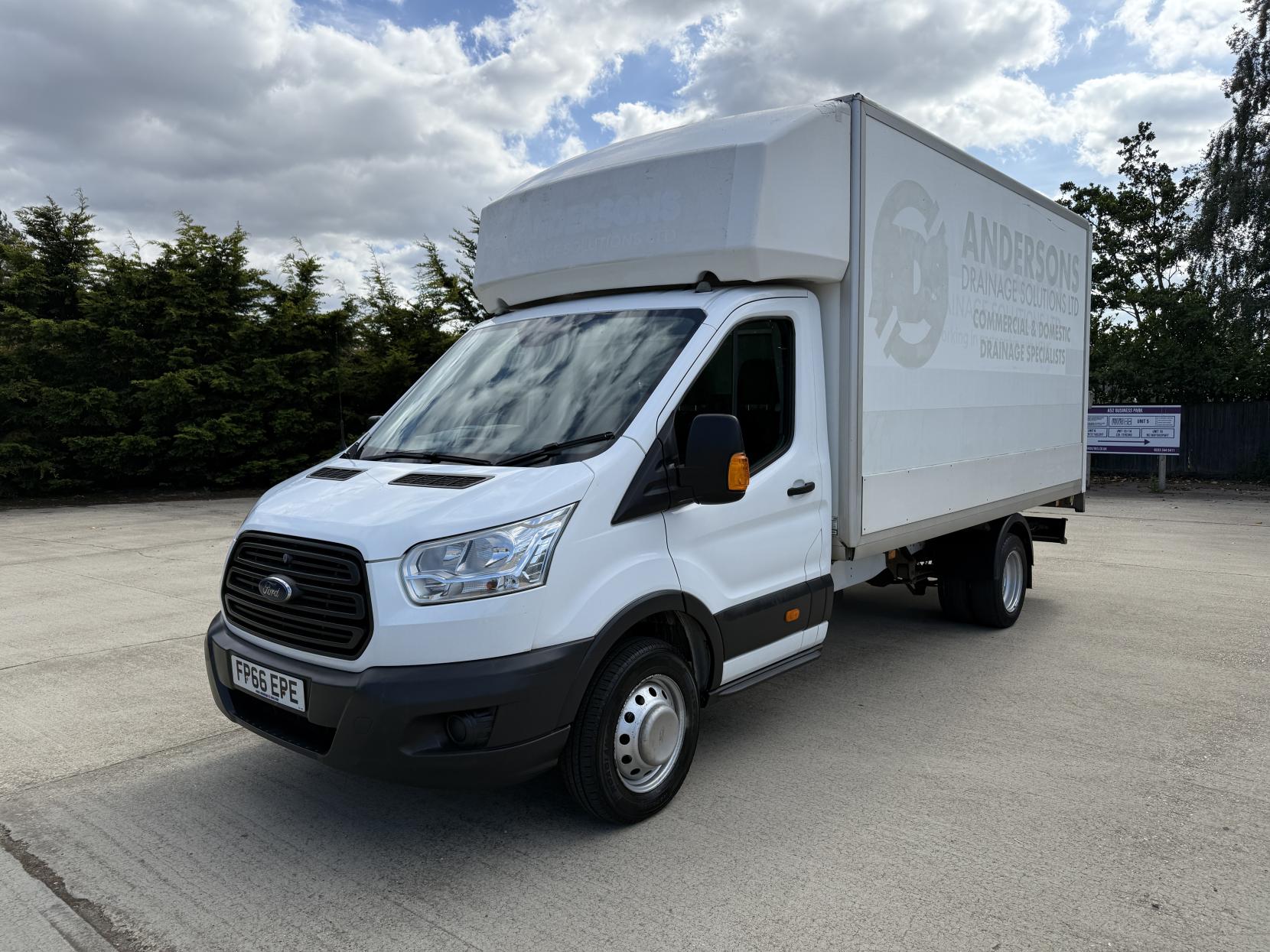 Ford Transit 2.2 TDCi 350 Chassis Cab Luton 2dr Diesel Manual RWD L4 H1 Euro 6 (DRW) (125 ps)